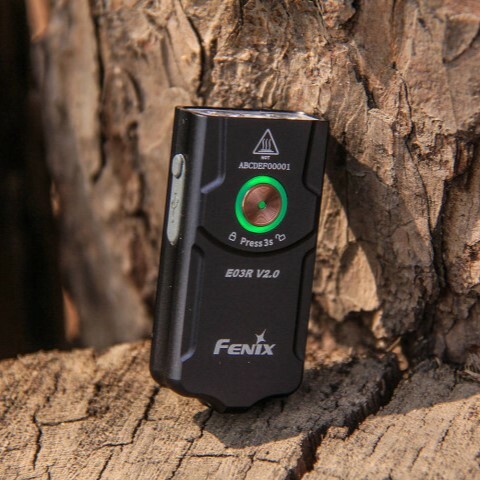 Supreme E03R v2.0 キーチェーンフラッシュライト、青 Supreme Fenix