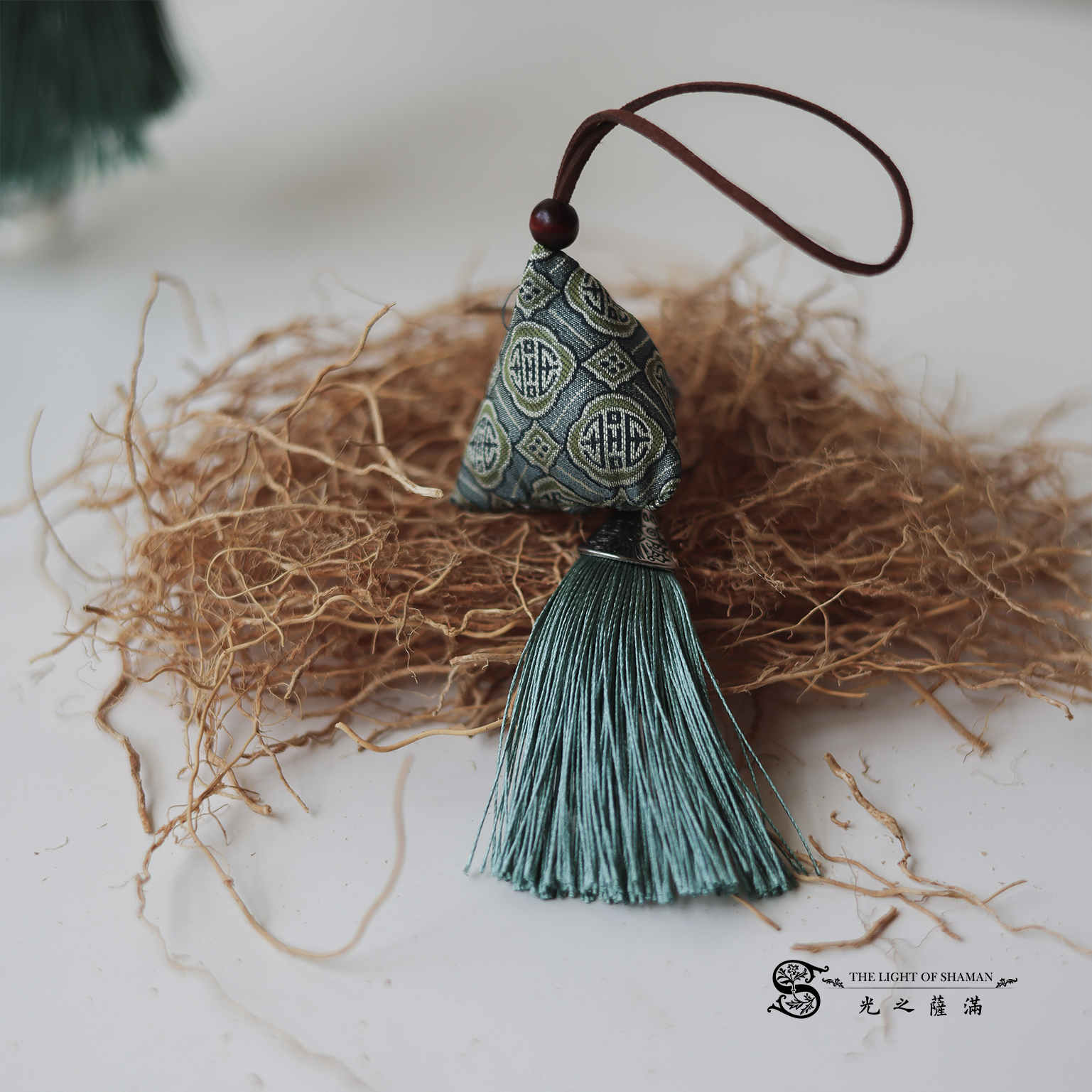 岩蘭草香包 協助連結大地輝歸本我 召喚財富