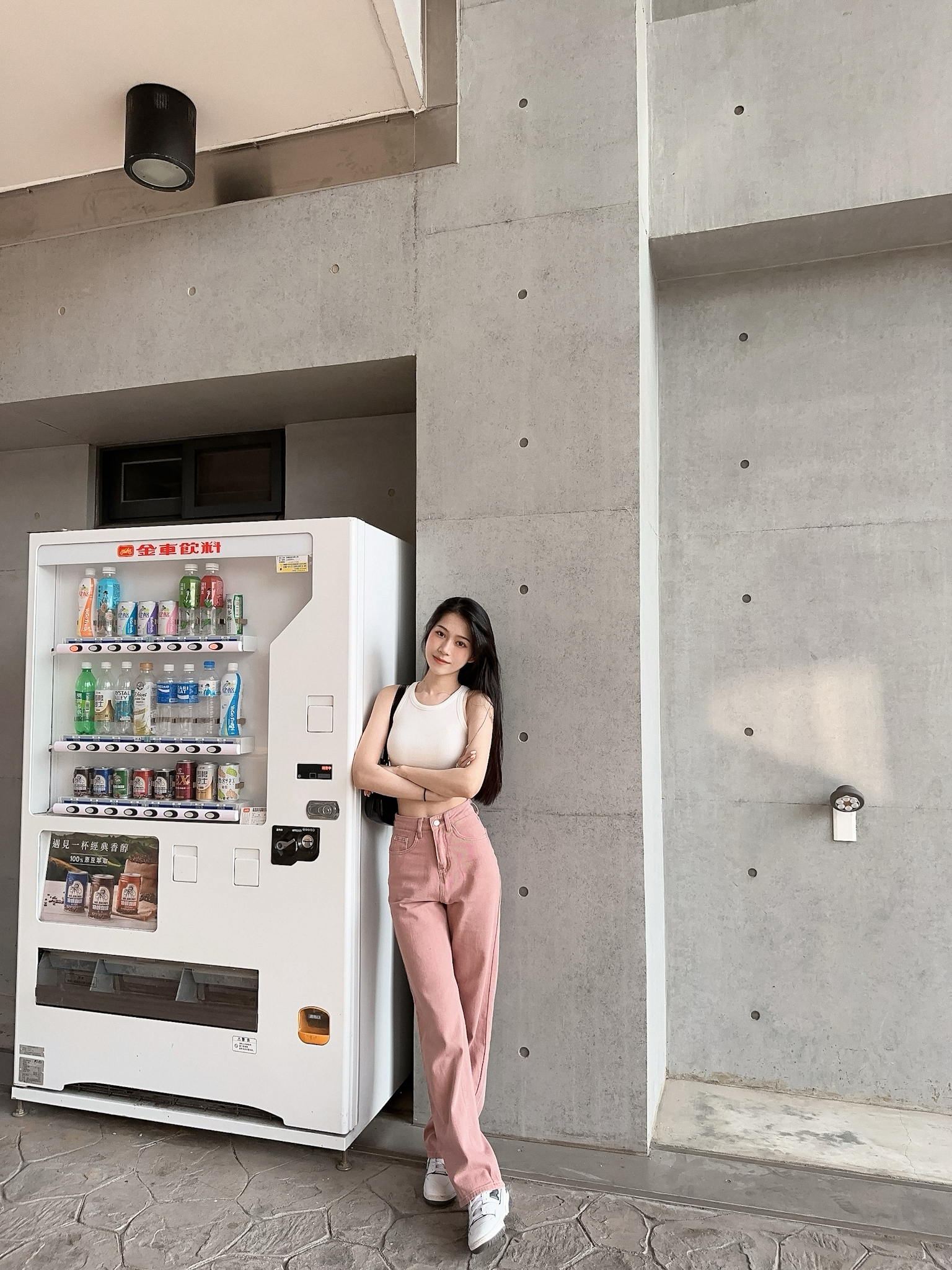 粉色直筒牛仔褲