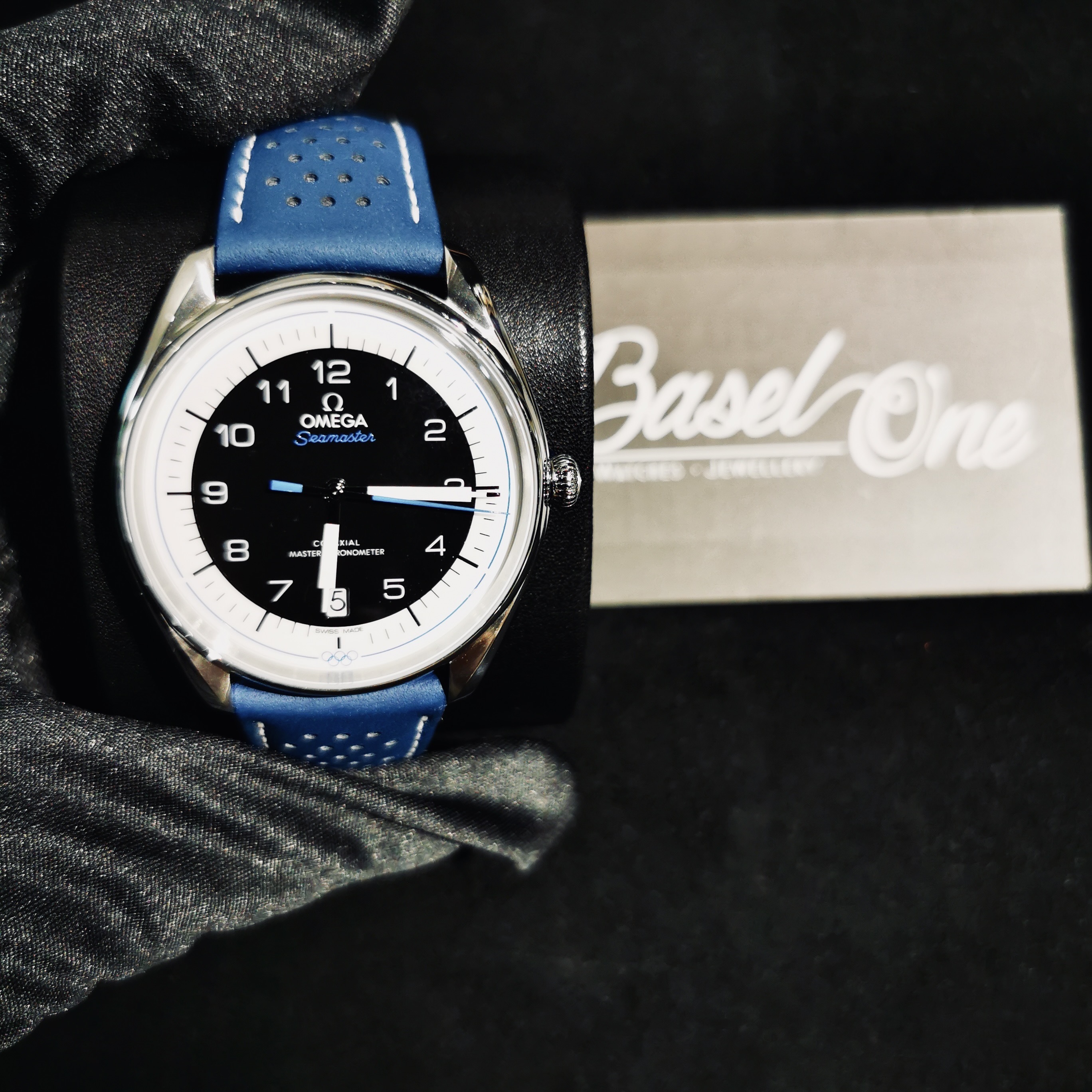Discontinued OMEGA SEAMASTER 522.32.40.20.01.001  52232402001001 OLYMPIC OFFICIAL TIMEKEEPER BLACK DIAL BLUE HAND CO‑AXIAL MASTER CHRONOMETER 39 MM - LIMITED 2032 PCS
