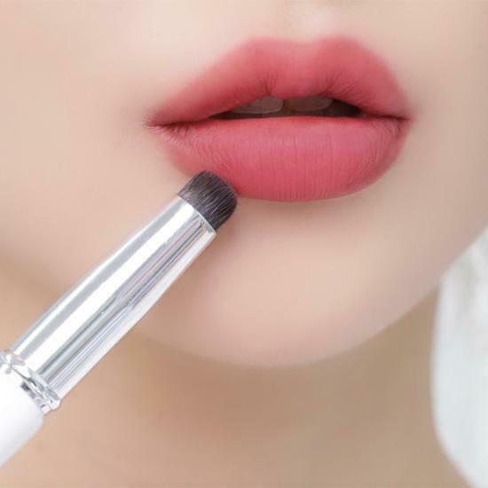 [ fillimilli ] Portable Over Lip Brush 932