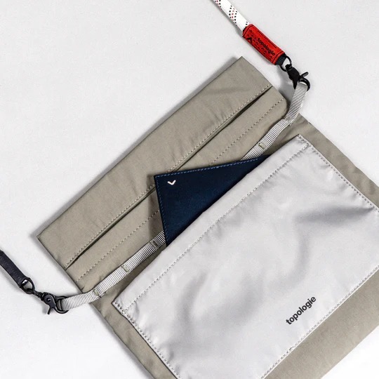 topologie wares bags musette、8.0mストラップ Topology - Wares Bags Musette Medium (Black Tech Sateen