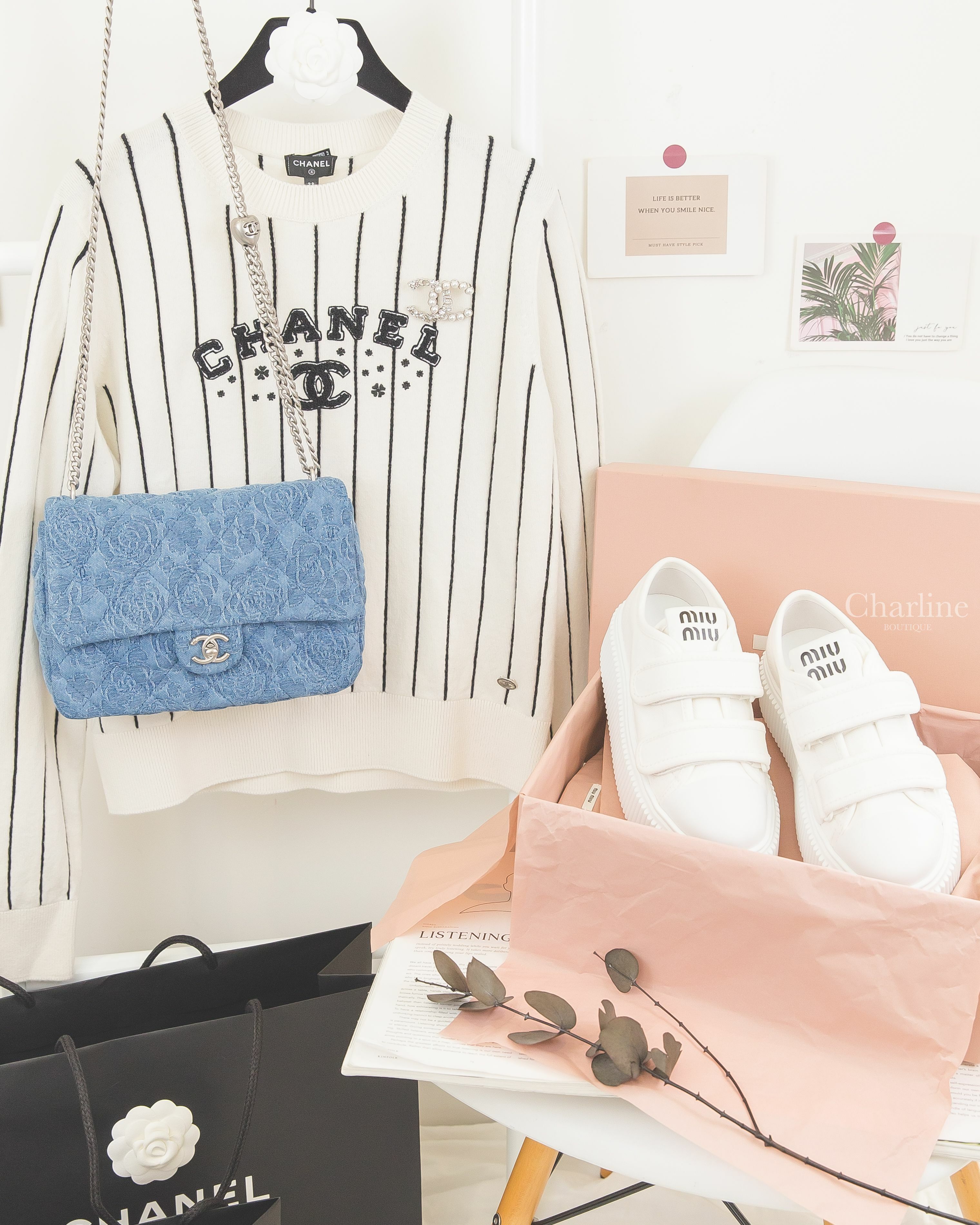 Chanel 銀色水鑽珍珠經典圖徽CC胸針,藍色銀CC銀色愛心鍊帶23cm丹寧山茶花菱格紋手提肩背包,MiuMiu 白色黑字丹寧魔鬼氈厚底運動鞋,Chanel 白底黑色條紋刺繡CC長袖喀什米爾上衣-Charline Boutique 精品代購