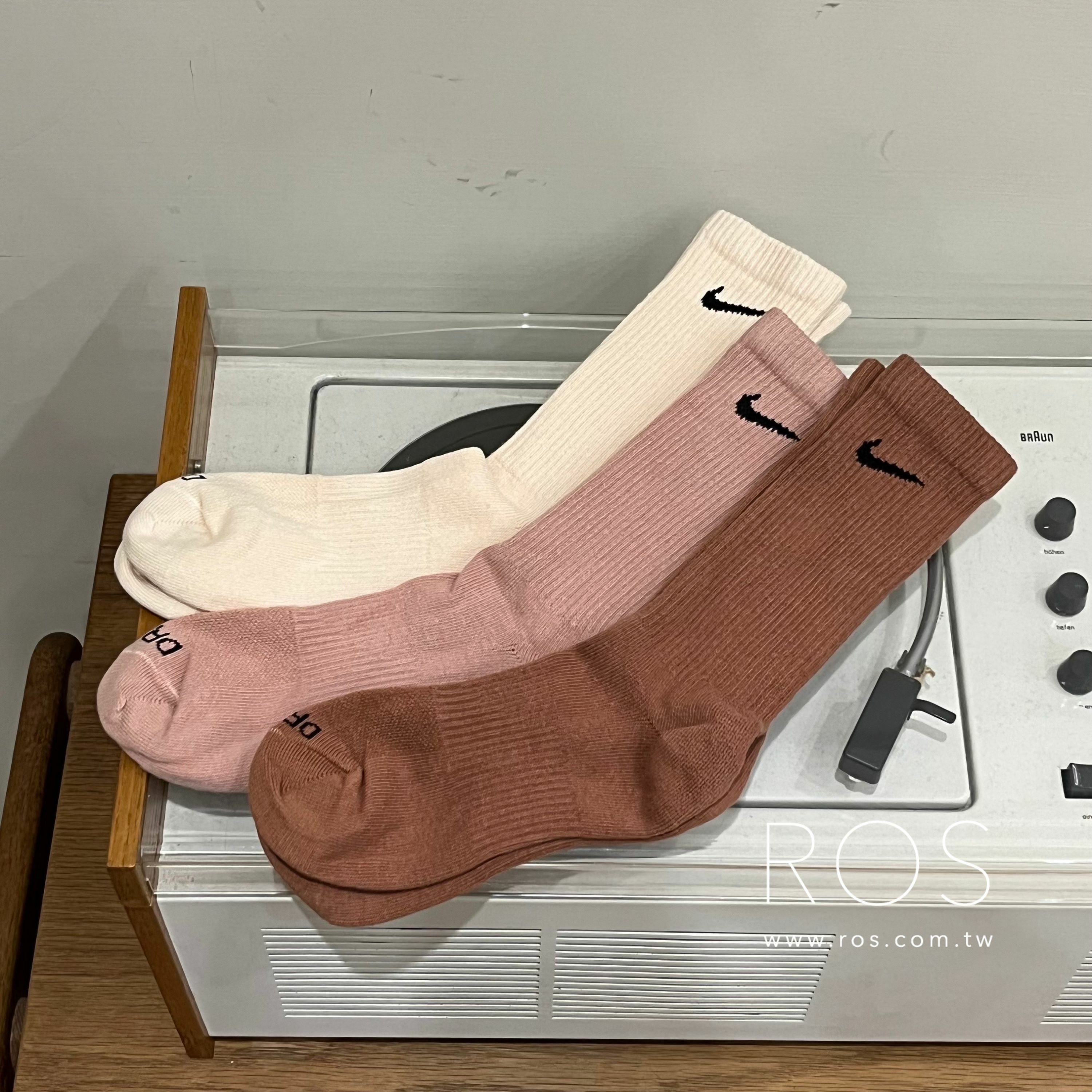 Nike 乾燥玫瑰小勾中筒襪