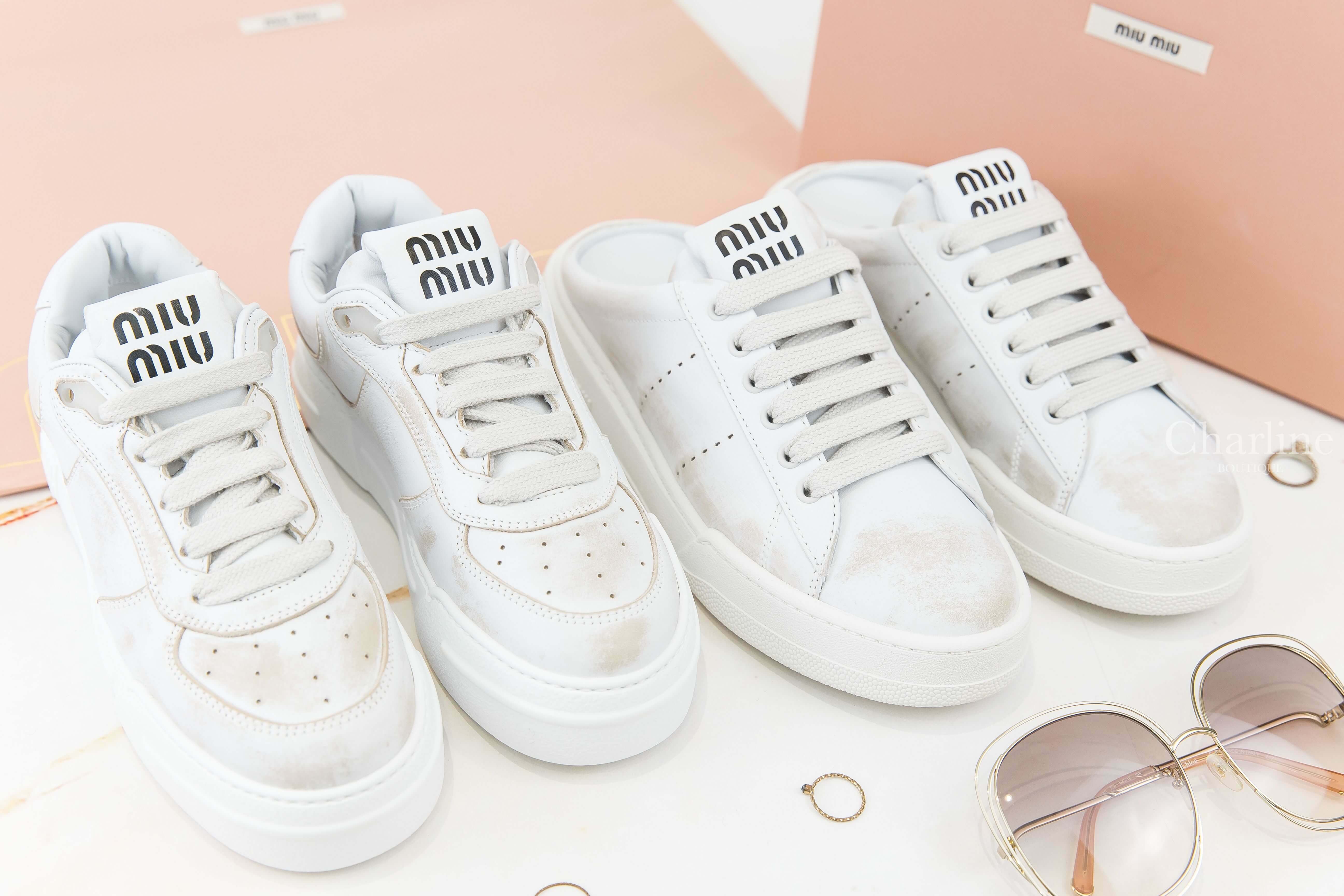 MiuMiu Bleached Leather Sneakers 白色黑色字母仿舊皮革運動鞋,MiuMiu Bleached Leather Sneakers 白色黑色字母仿舊皮革穆勒鞋-Charline Boutique 精品代購