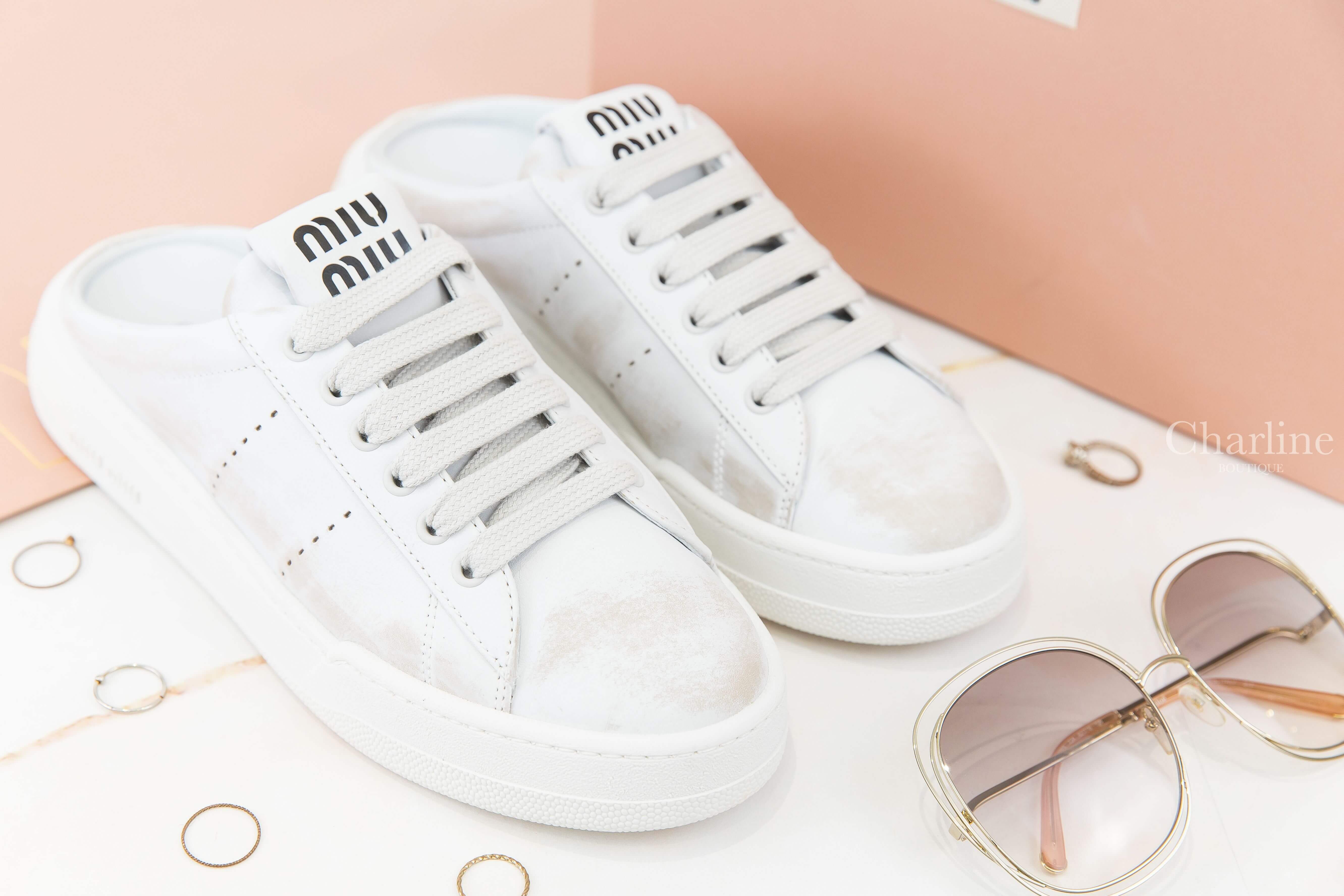 Miu Miu Bleached Leather Sneakers 白色黑色字母仿舊皮革穆勒鞋