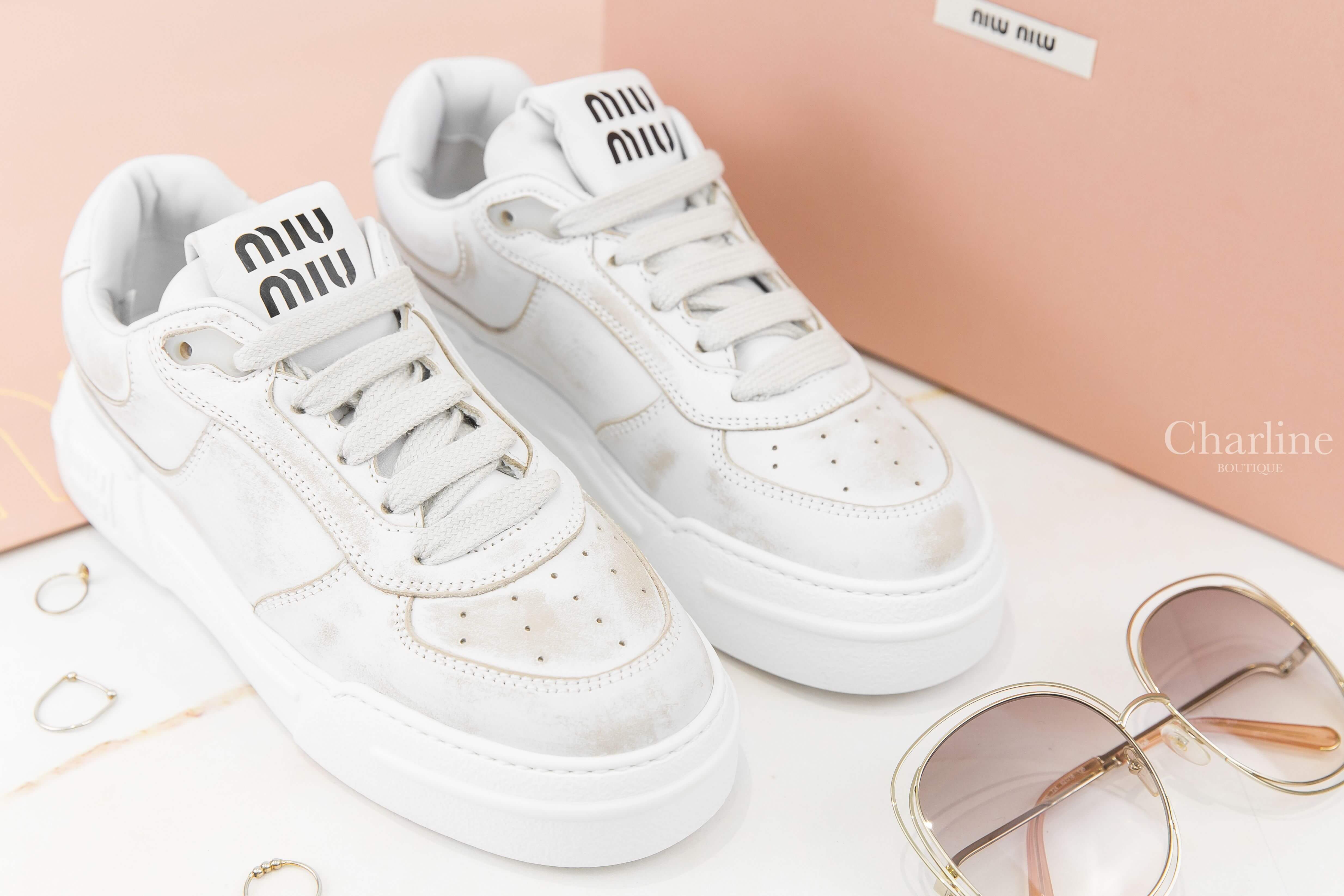 MiuMiu Bleached Leather Sneakers 白色黑色字母仿舊皮革運動鞋-Charline Boutique 精品代購