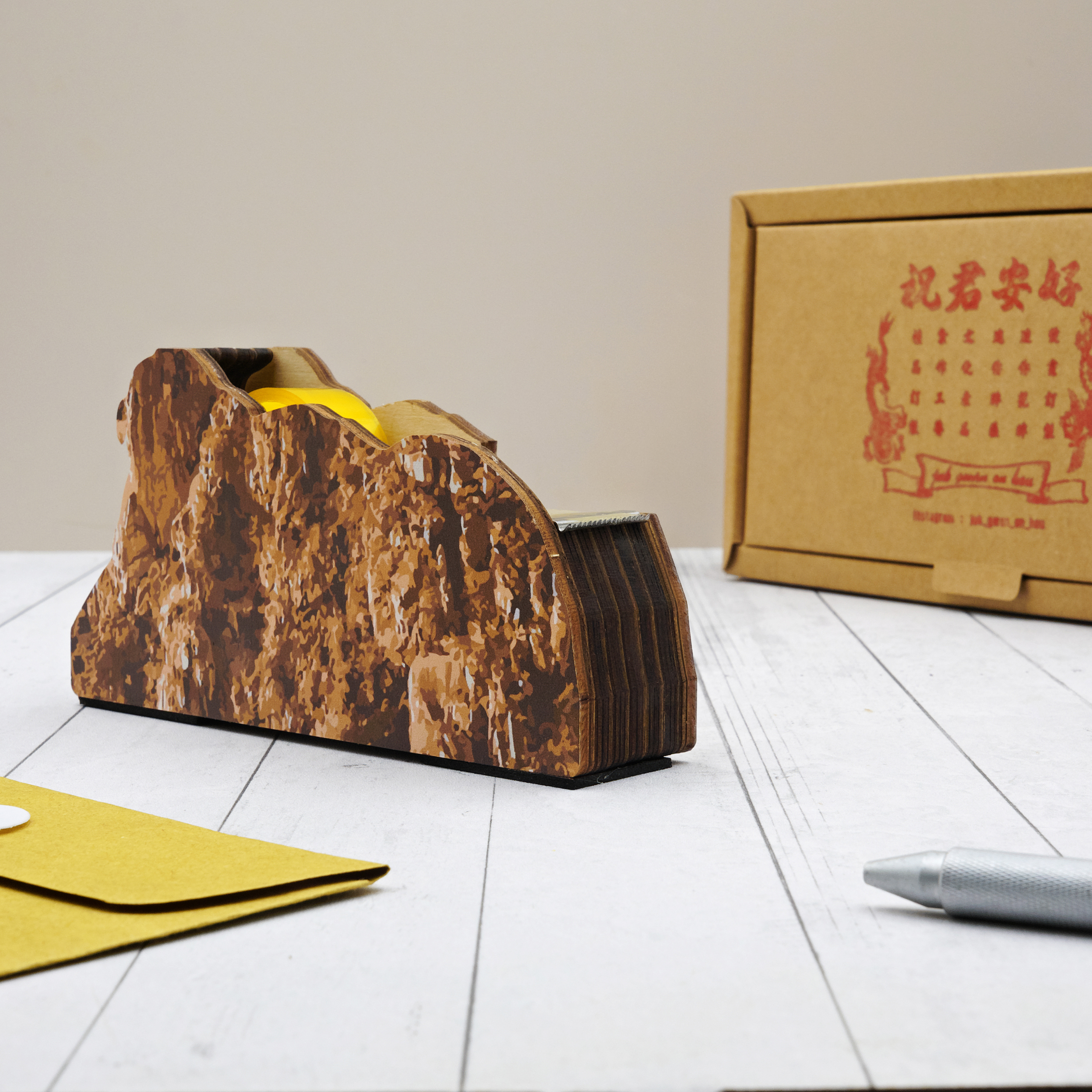 祝君安好 獅子山膠紙座| 香港特色系列🇭🇰| 模擬獅子山峰巒| 設有防滑墊| 送禮自用| 香港設計 香港製造