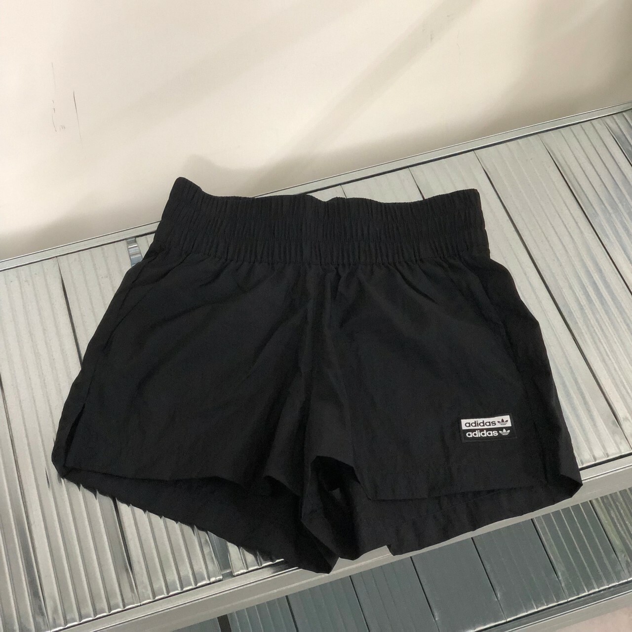 Adidas 運動短褲 休閒短褲 寬鬆