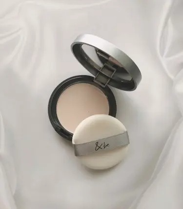 預購┃日本 日牌美妝 &be 河北裕介 粉餅 透明感 自然妝容 新包裝 SPF24 PA++ Pressed Clear Powder