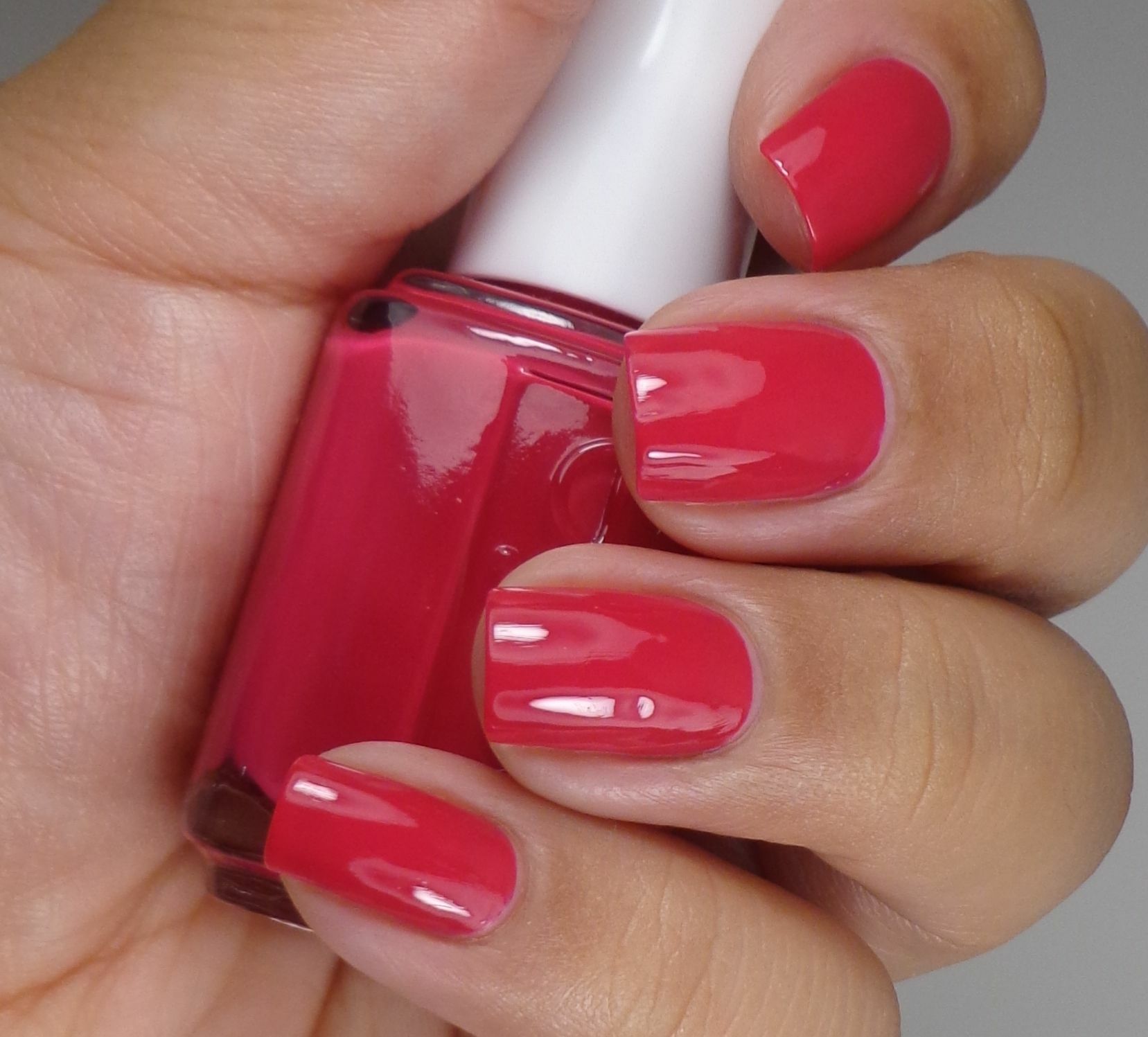 Essie 指甲油 -  Haute in The Heat - 871
