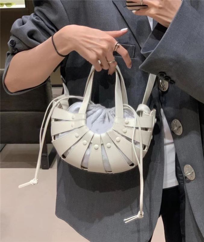 Bottega Veneta Shell 白色貝殼半圓包 22x10x14   651819    VMAUH    9018