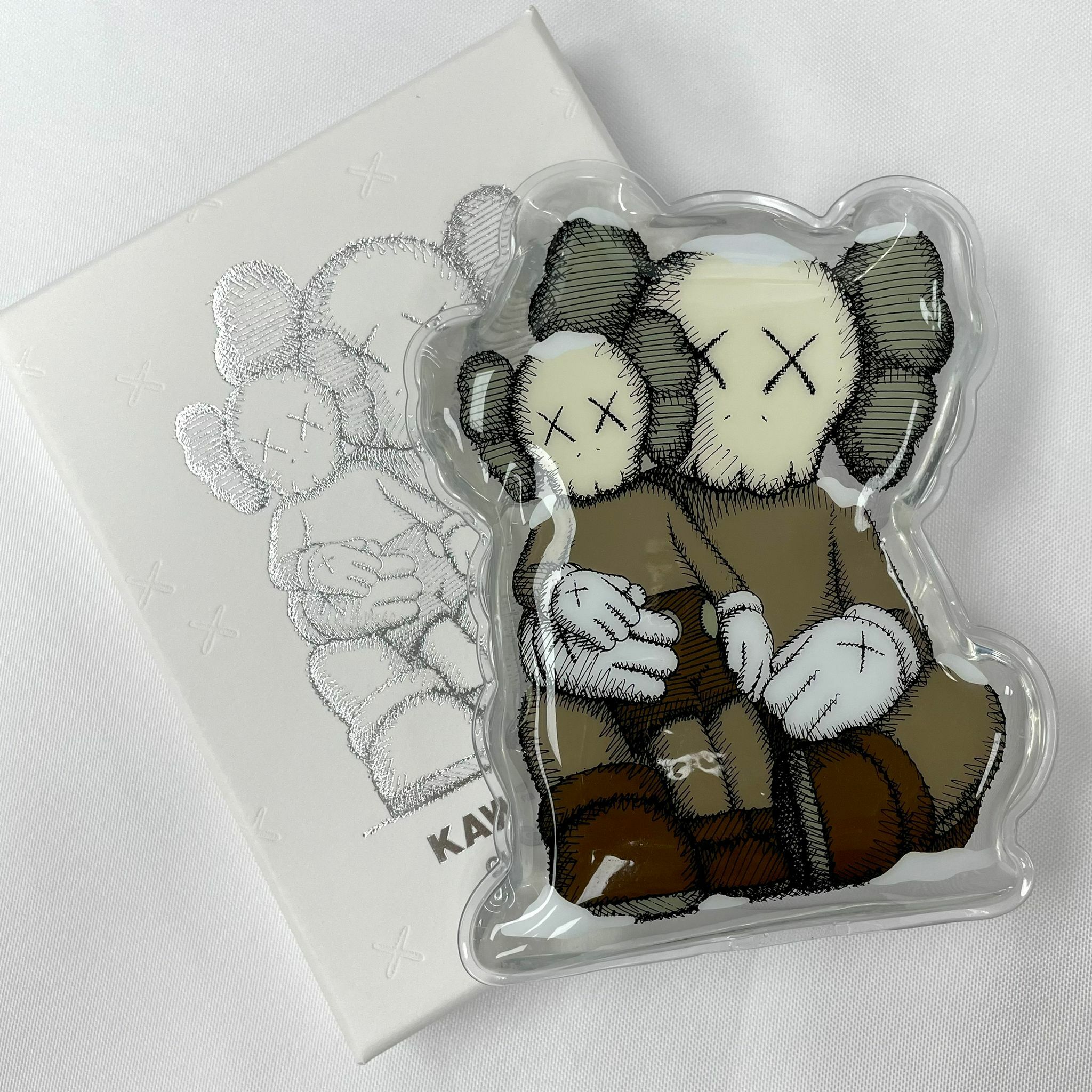 KAWS:HOLIDAY CHANGBAI MOUNTAIN - Hand Warmer