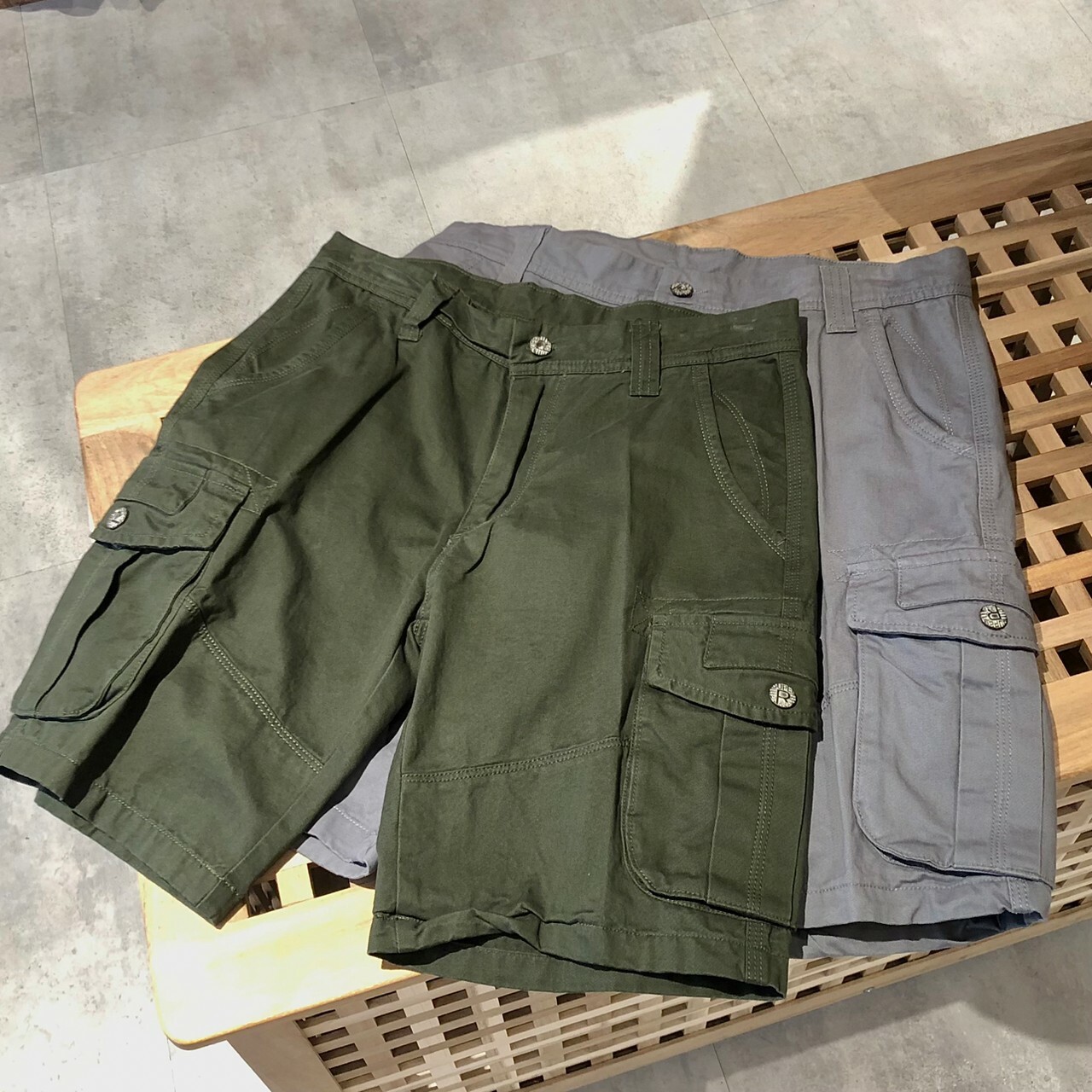 Super Jeans 縫線大口袋工裝短褲
