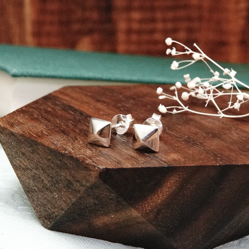 金字塔 方形鉚釘 925純銀 針式耳環