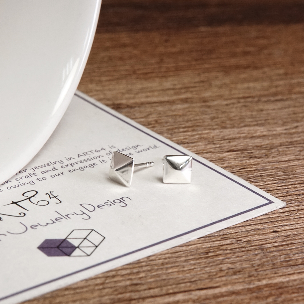 金字塔 方形鉚釘 925純銀 針式耳環