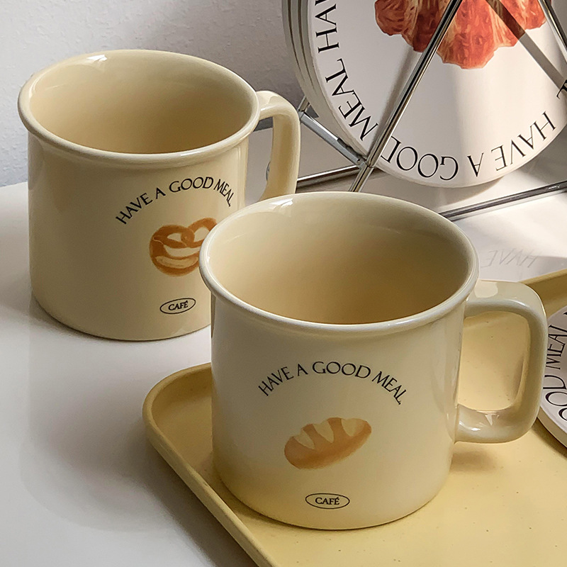 《1992》奶油風胖胖麵包翻口馬克杯300ML