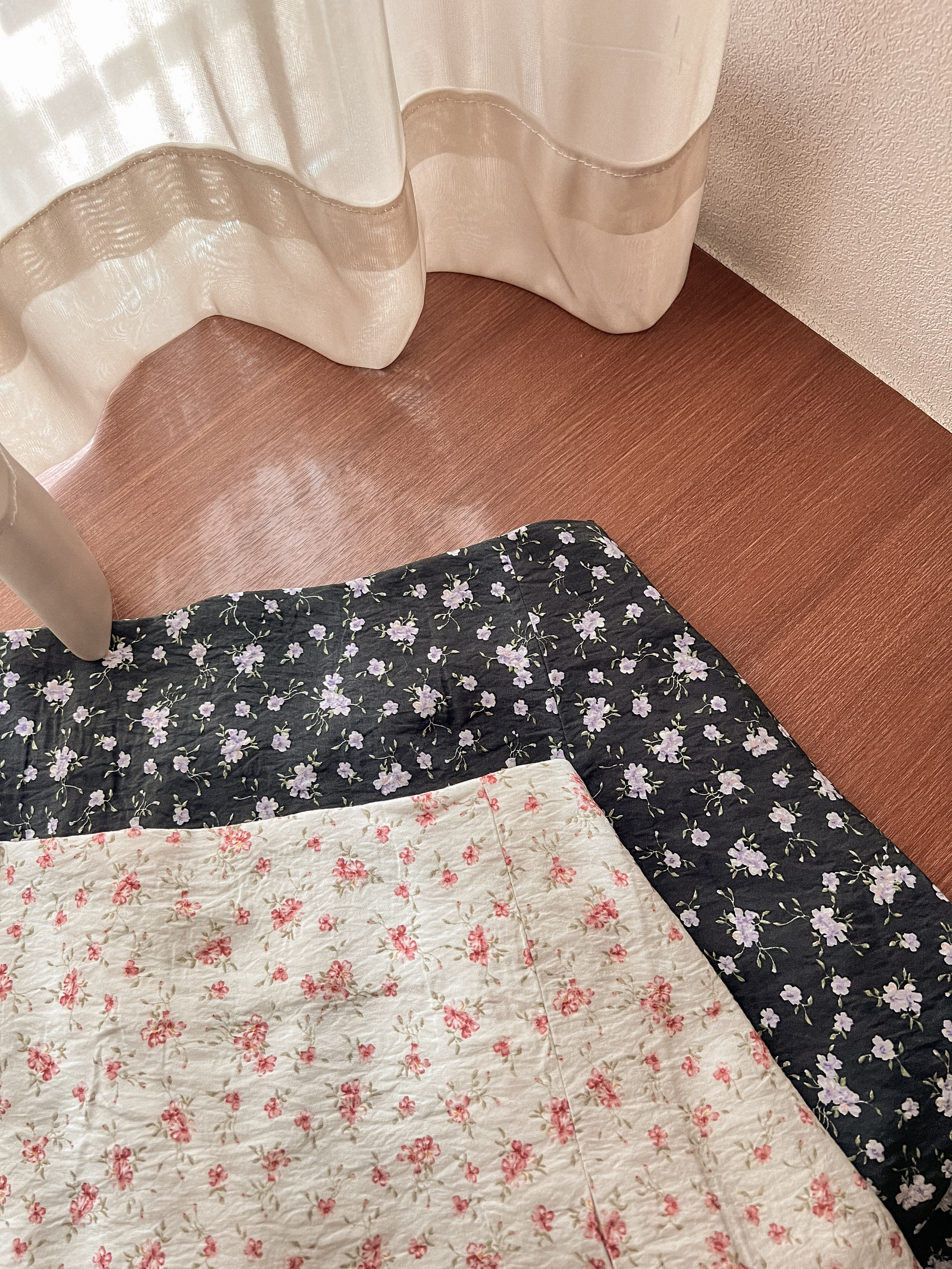 〈17/4～21/4 連線DAY 1〉皺皺碎花開衩短裙