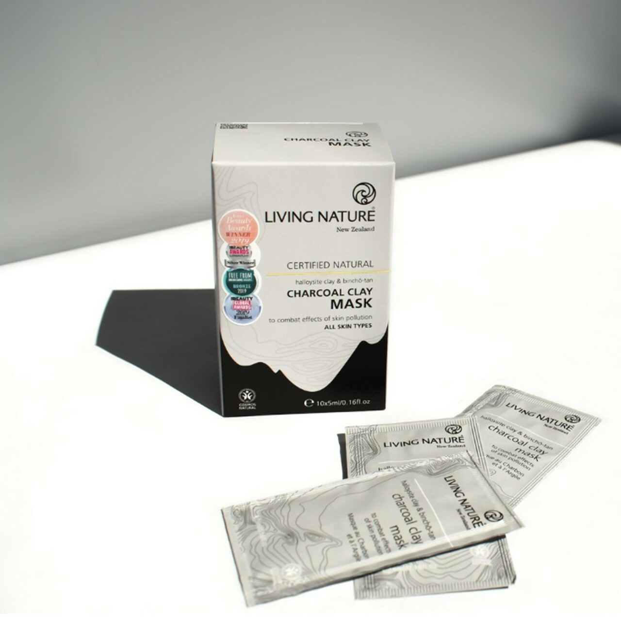 Living Nature 排毒火山炭泥面膜Charcoal Clay Mask