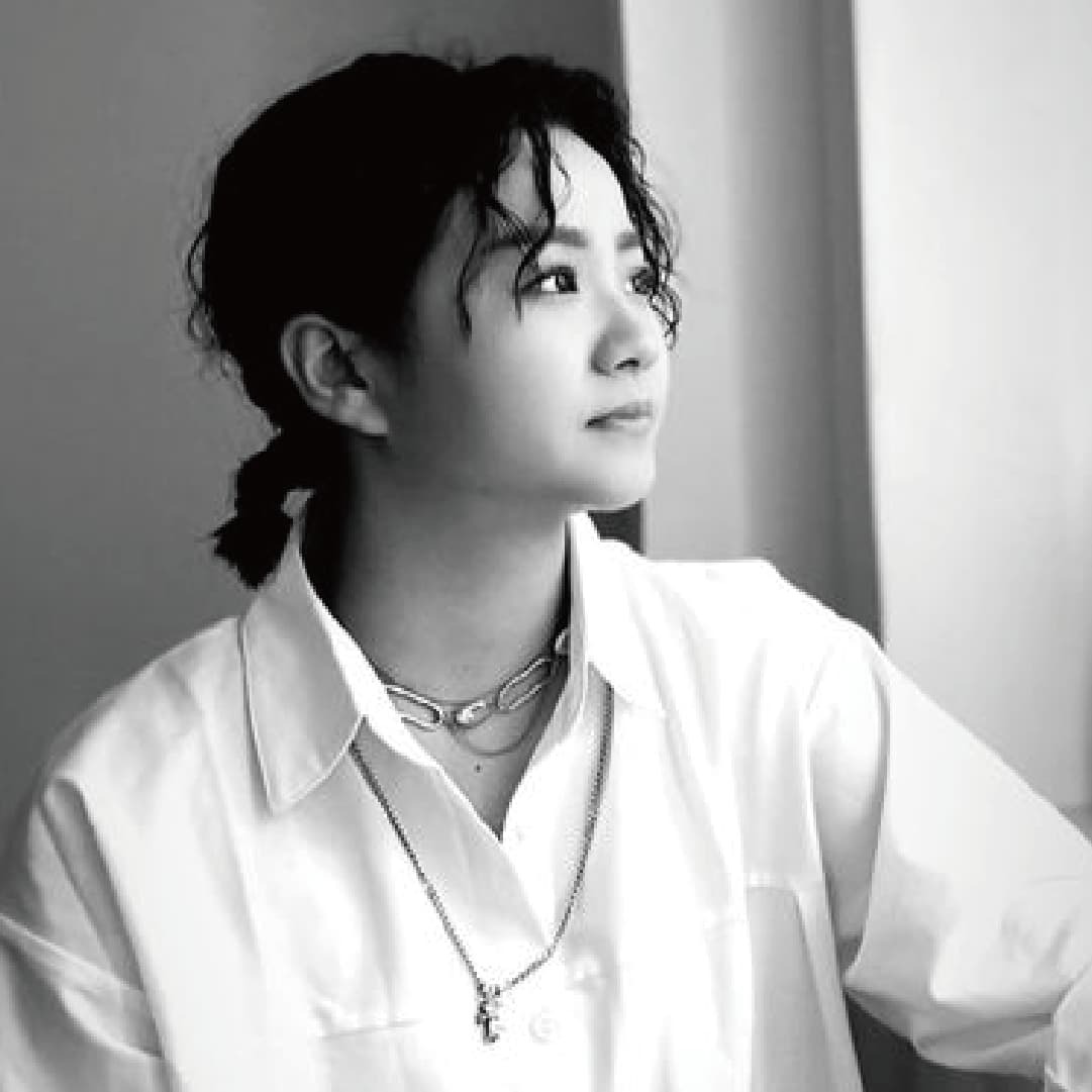 台北中山區青色髮廊擅長白髮挑染的美髮設計師 b.one