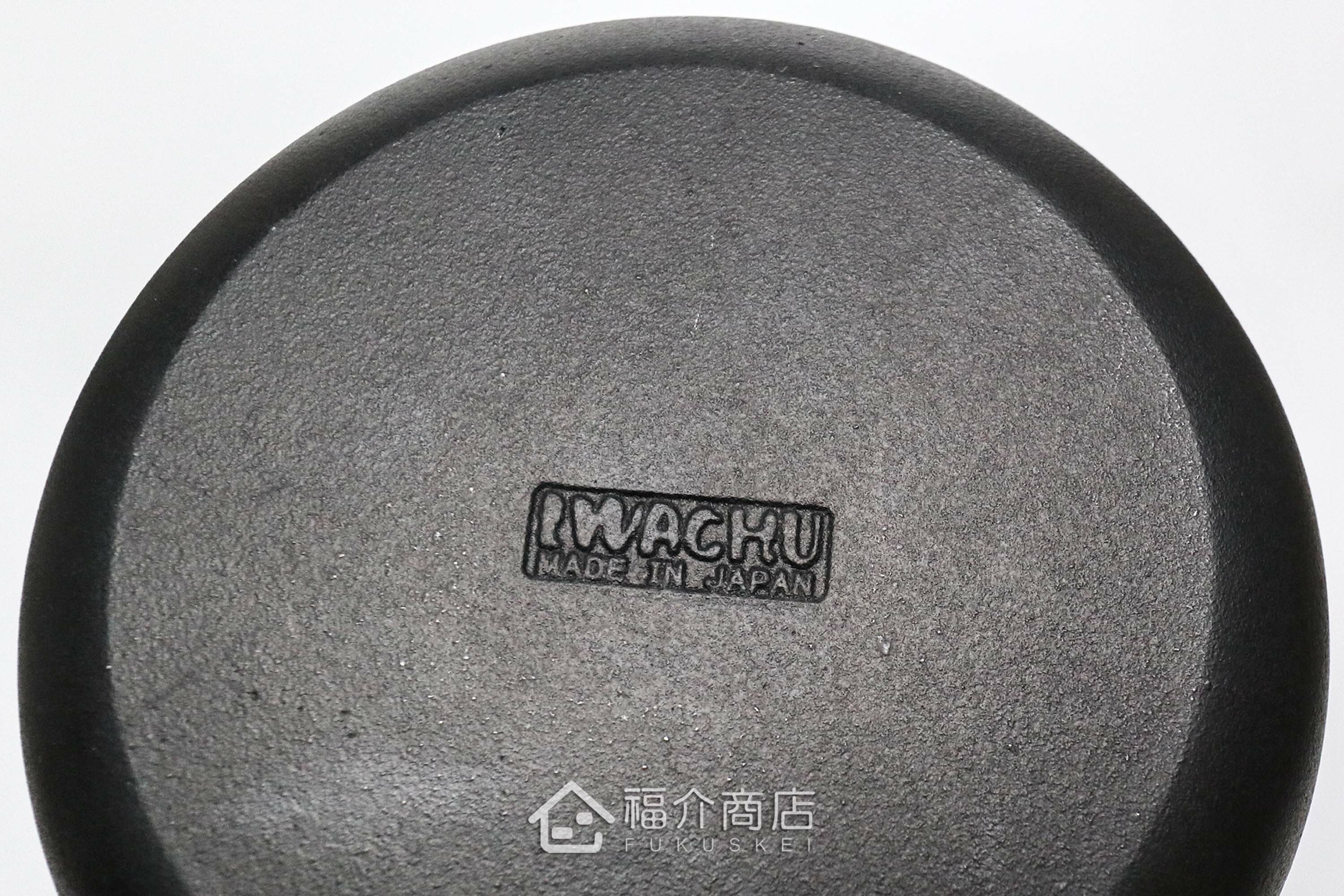 炒菜用的木柄平底鑄鐵鍋