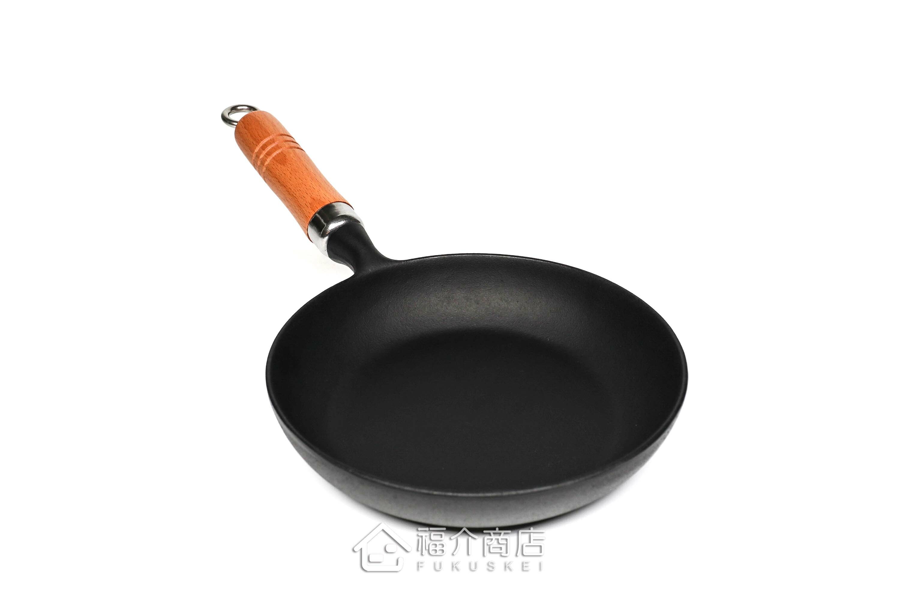 炒菜用的木柄平底鑄鐵鍋