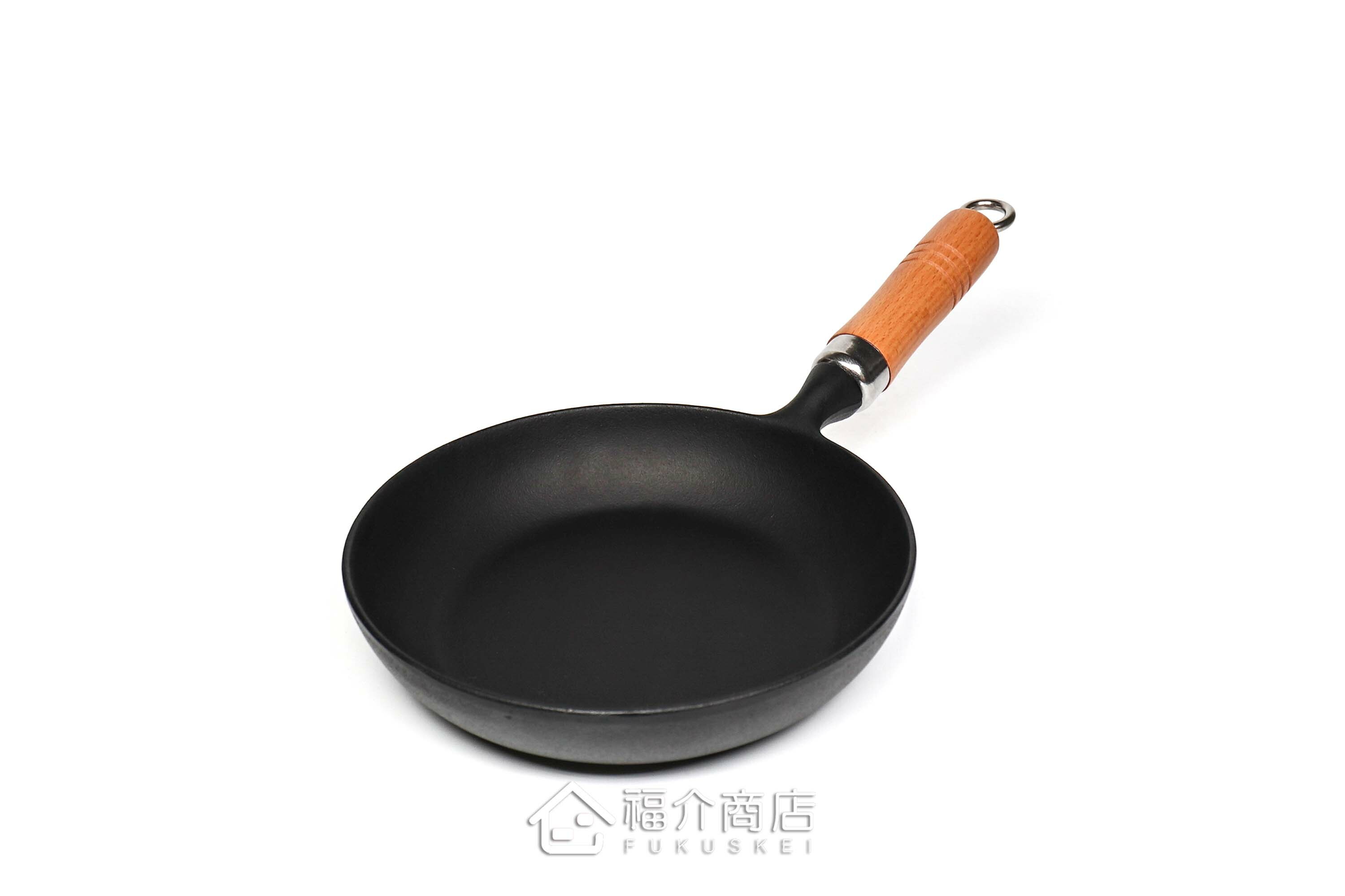 炒菜用的木柄平底鑄鐵鍋