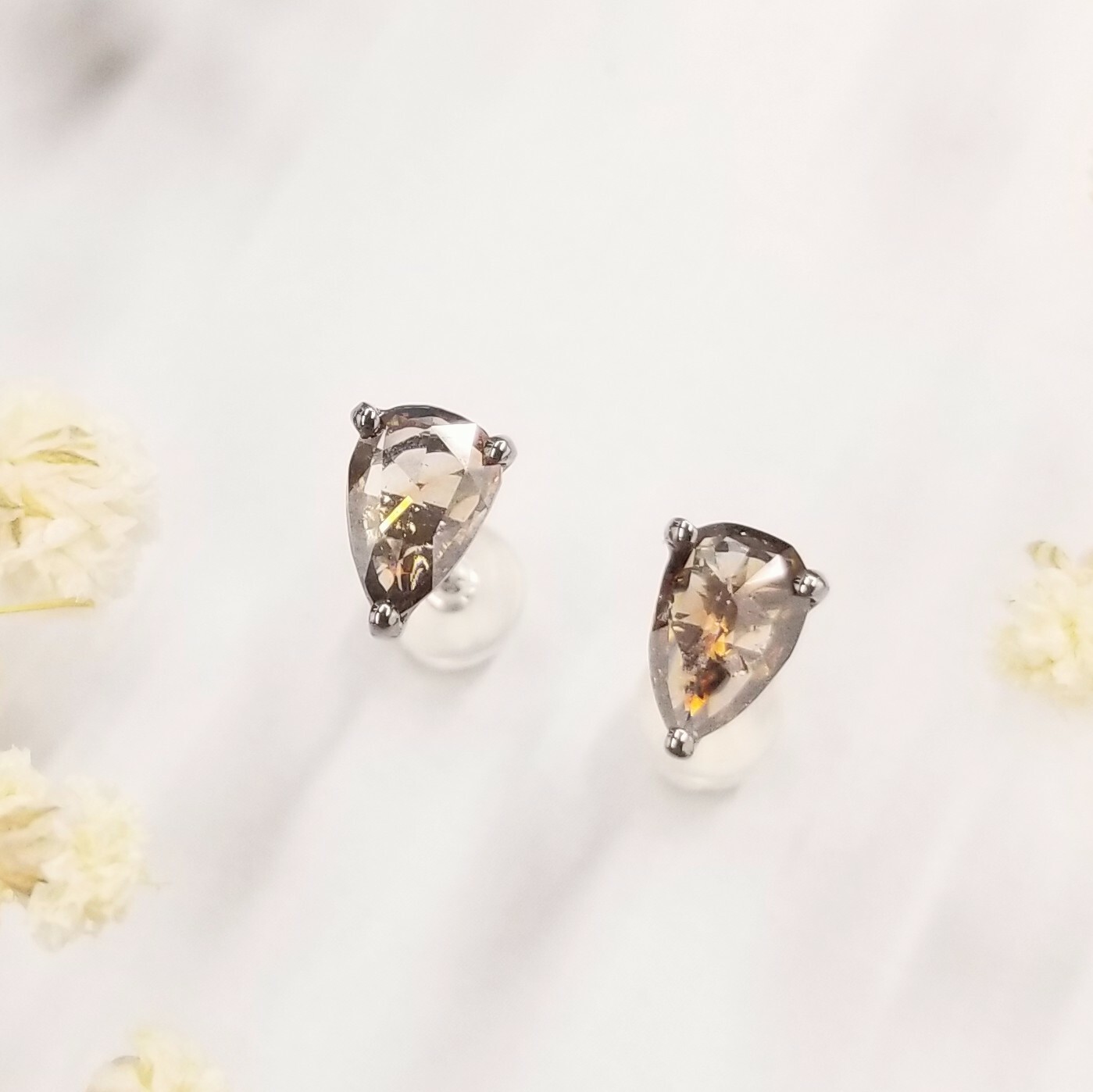 全新18K黑金【主石95份梨形咖啡鑽】耳環