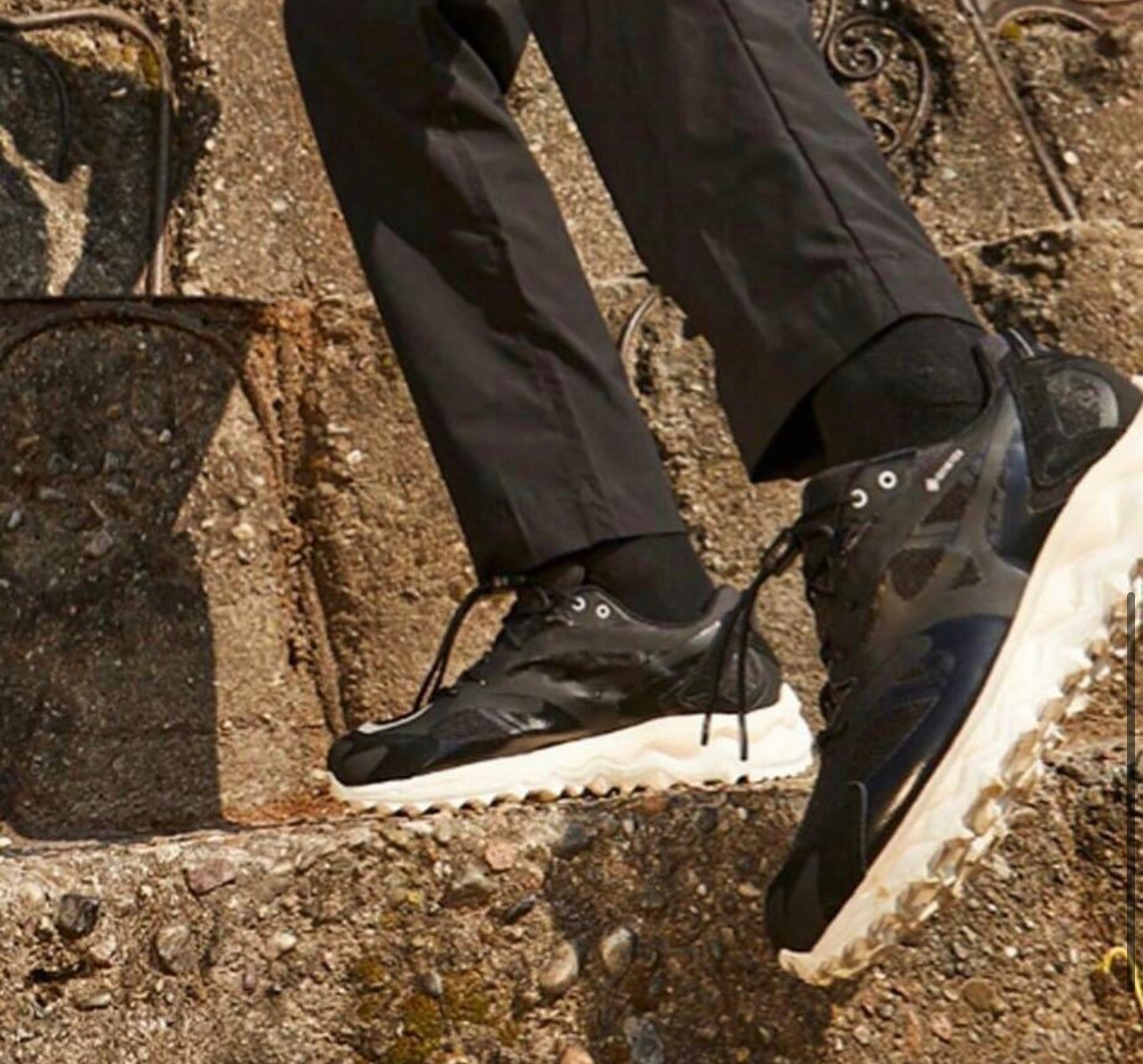 代購 Mizuno WAve Mujin Gore-Tex 黑 防水鞋身 輪胎底 慢跑鞋 休閒鞋 APR-