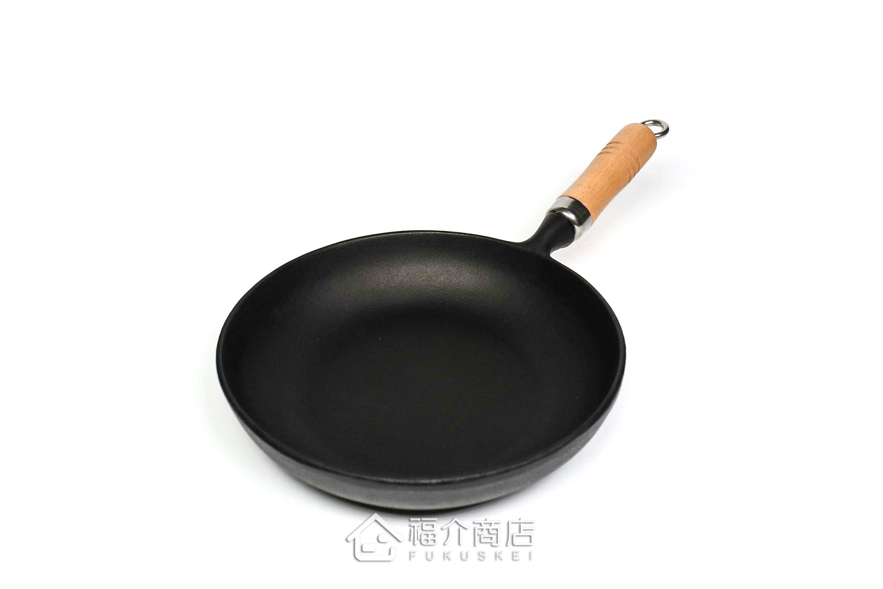 炒菜用的木柄平底鑄鐵鍋