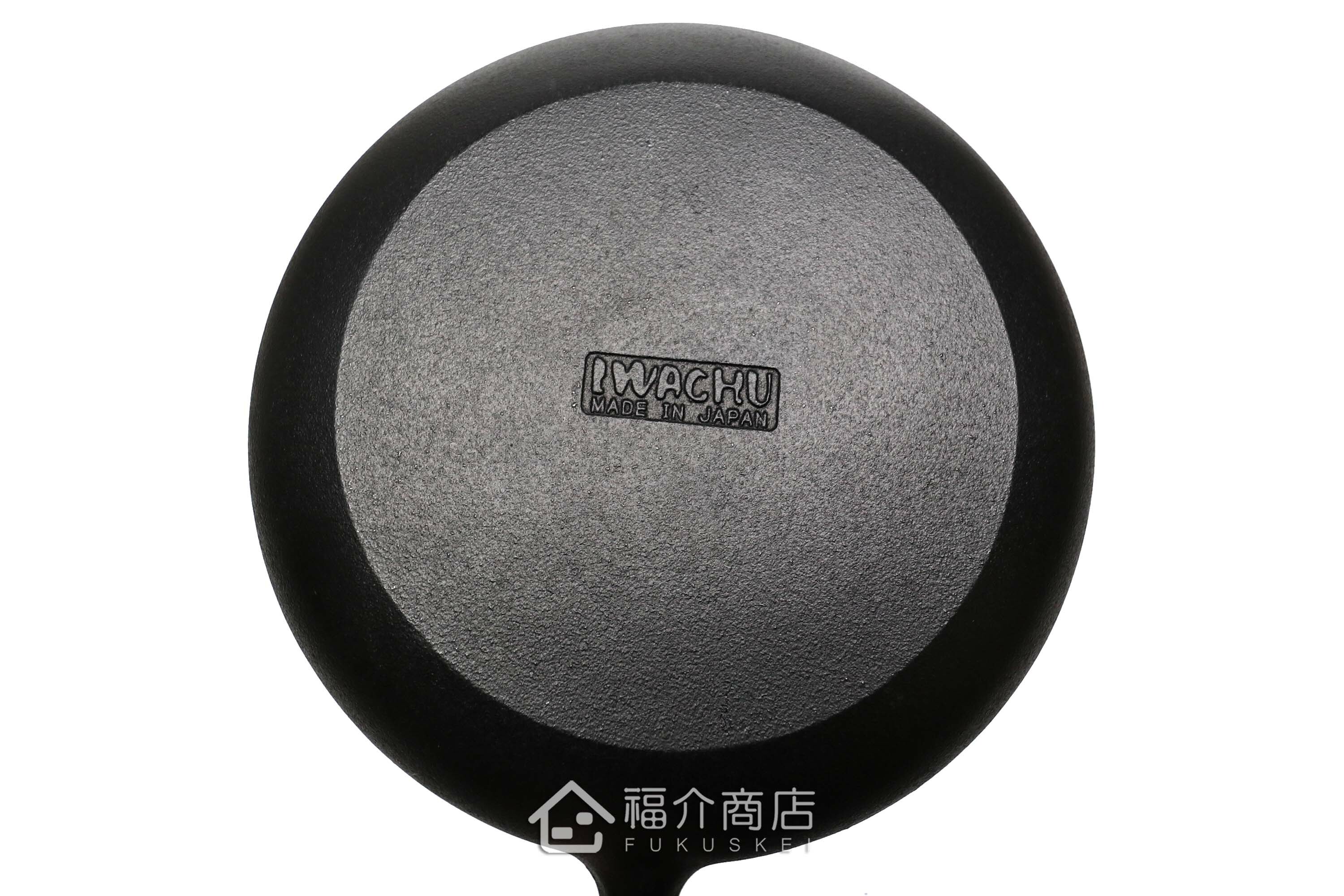 炒菜用的木柄平底鑄鐵鍋