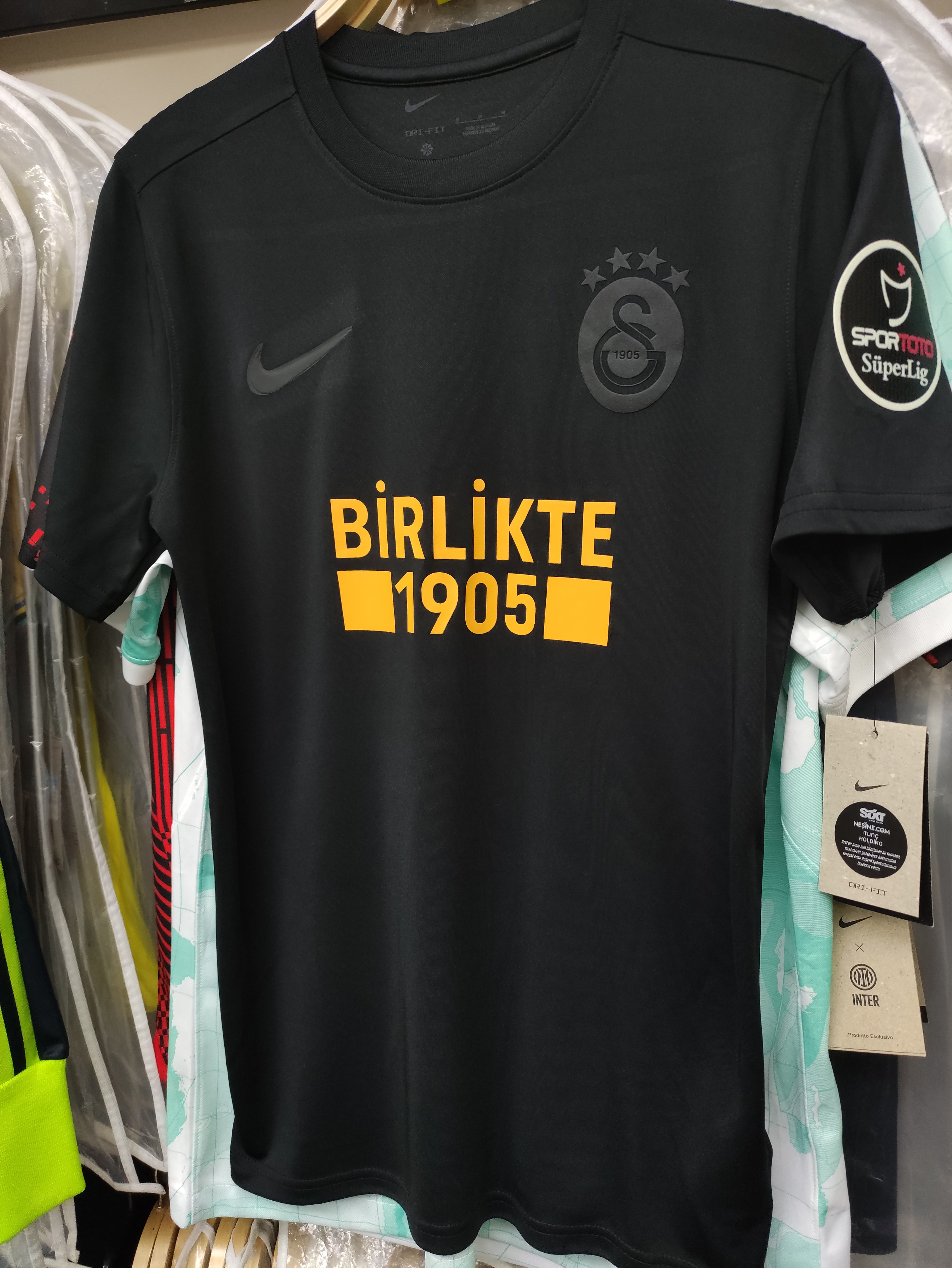 22-23加拉塔沙雷悼念土耳其地震特別版球衣