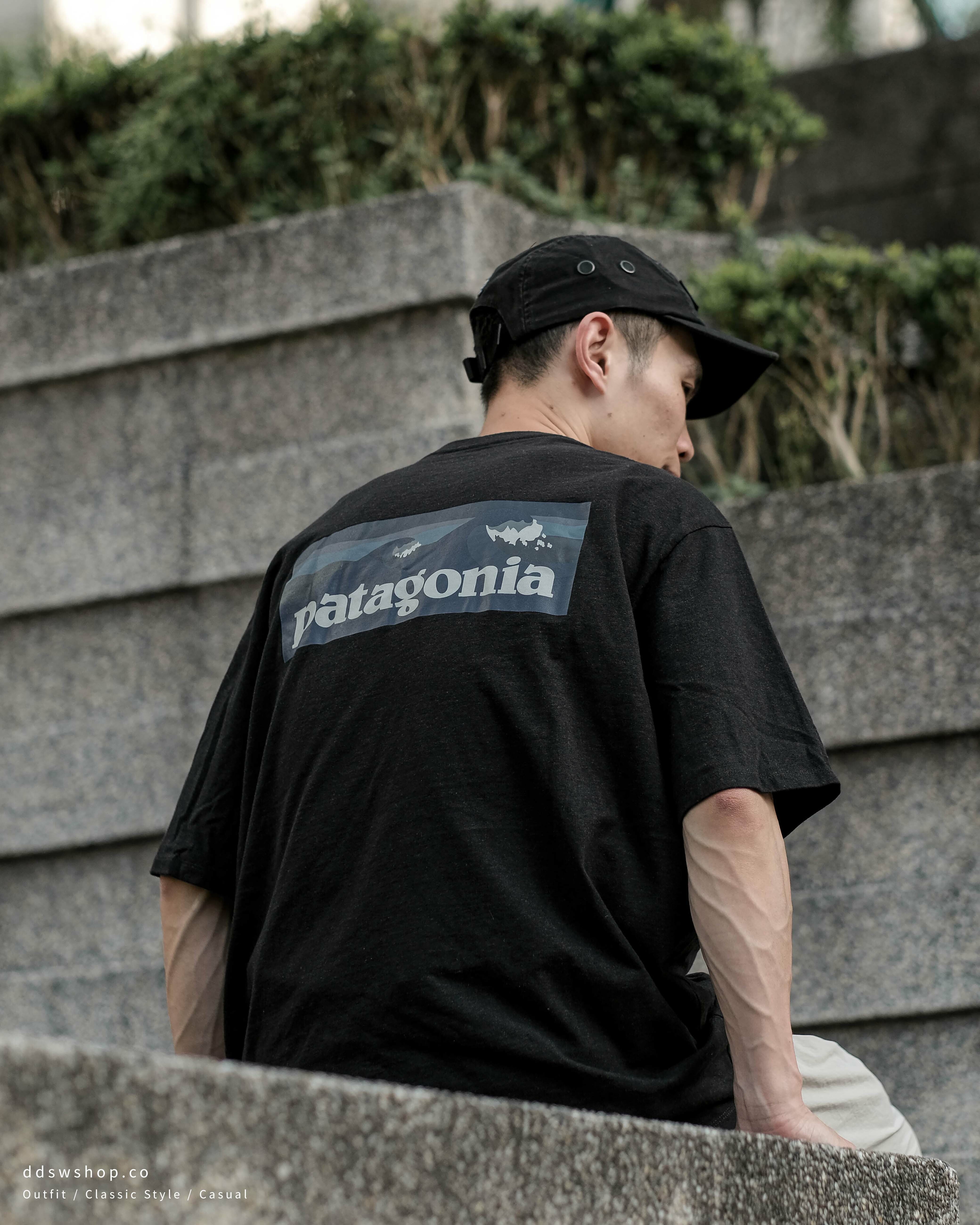 "代購" Patagonia 短袖 海浪背圖口袋踢 小Logo 黑色 白色