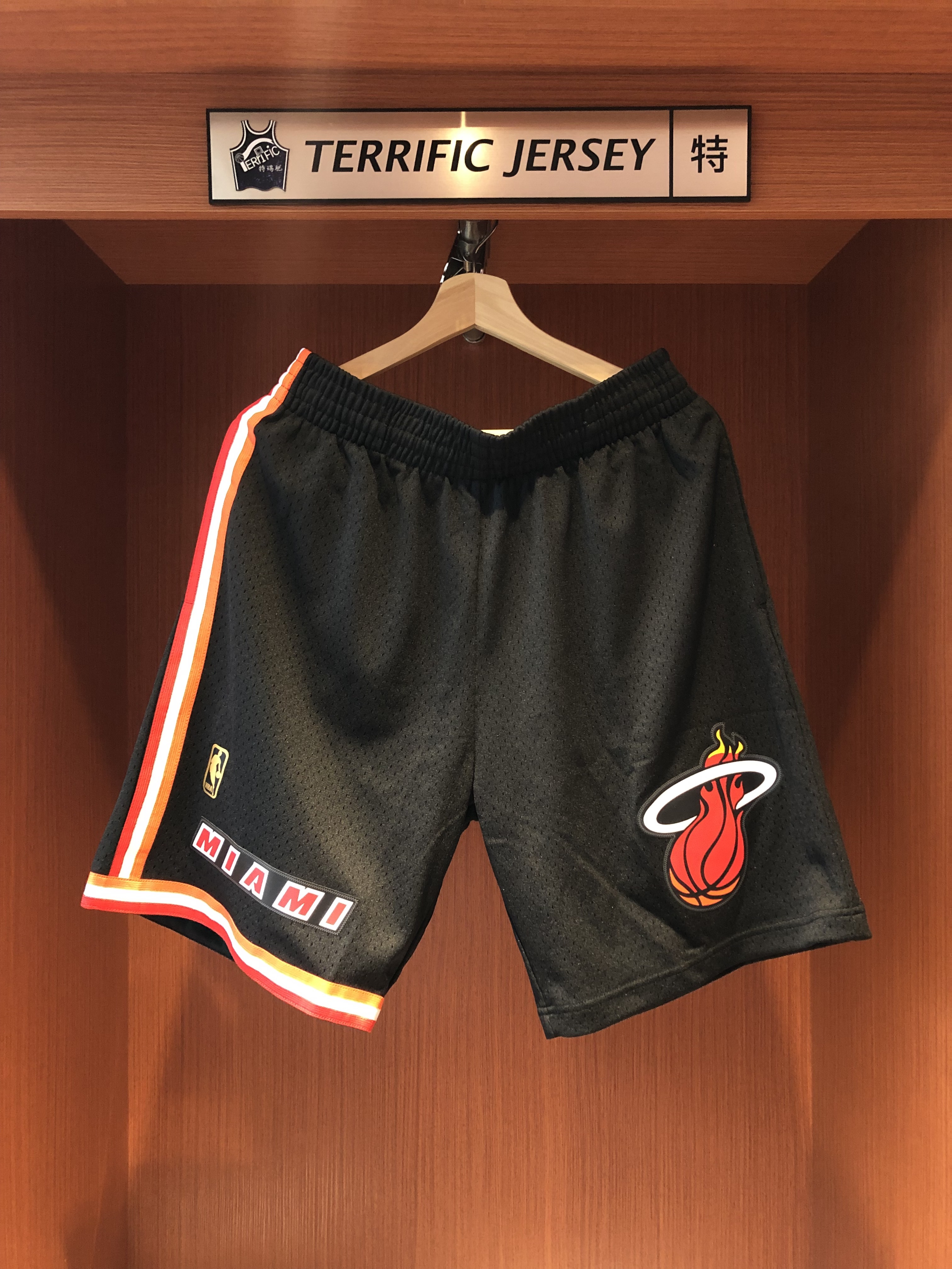NBA球褲 Miami Heat 邁阿密熱火 復古黑 M&N Swingman Shorts 球迷版 有口袋 全新