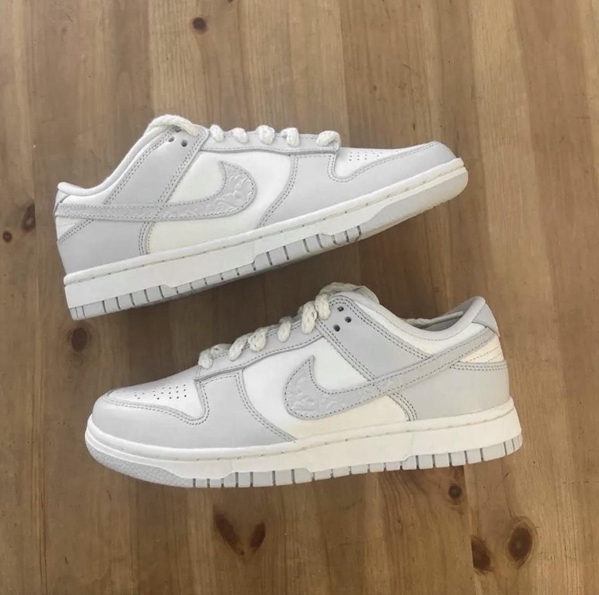 Nike Dunk Low Needlework Sail Aura (W) 浮雕灰白