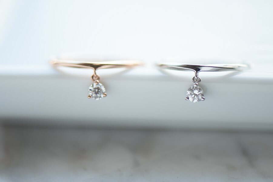 18K Twisting Single Diamond Ring