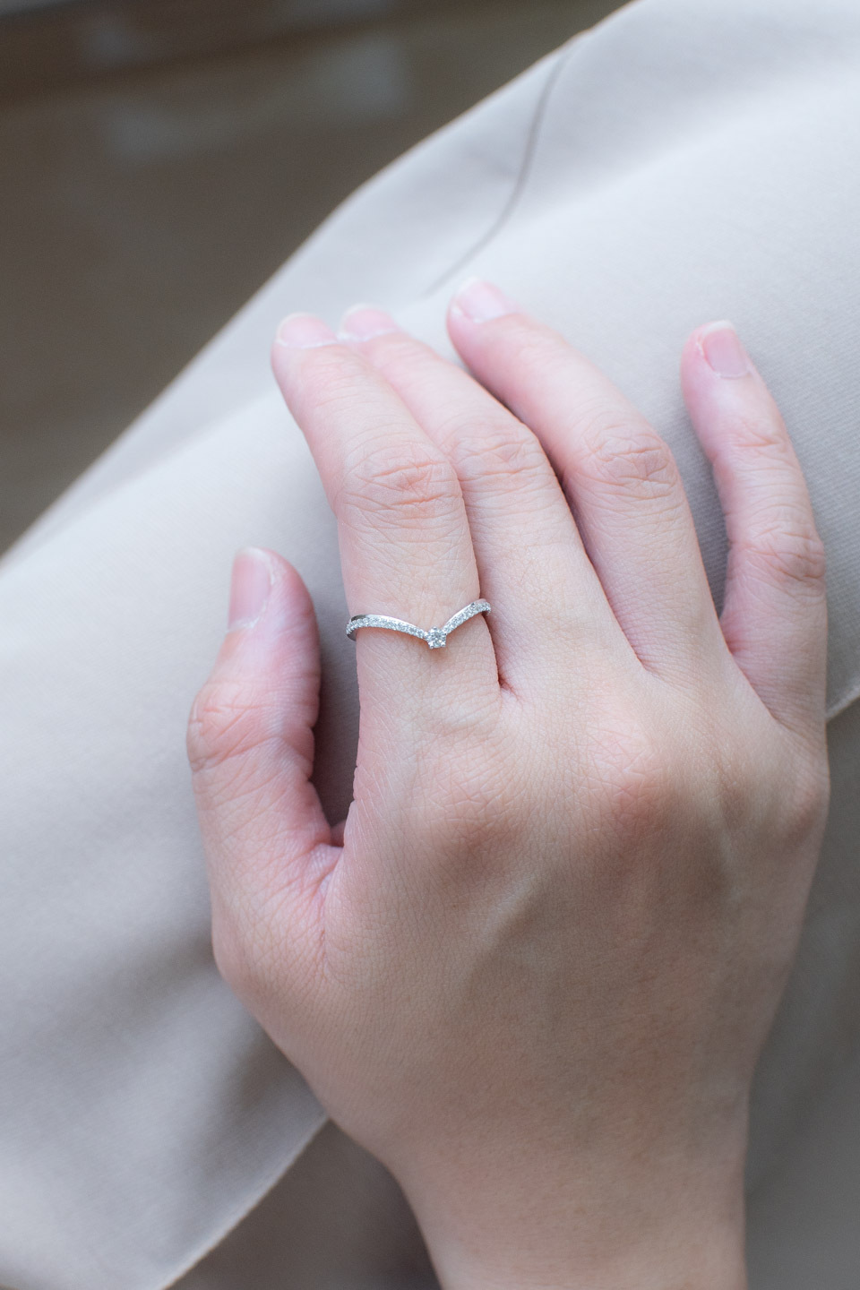 18K V Estrella Diamond Ring