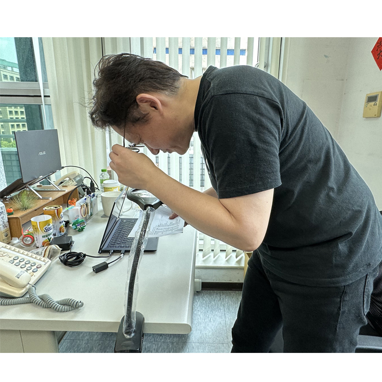 Hamlet 哈姆雷特 LED調光鵝頸夾式座式兩用放大鏡