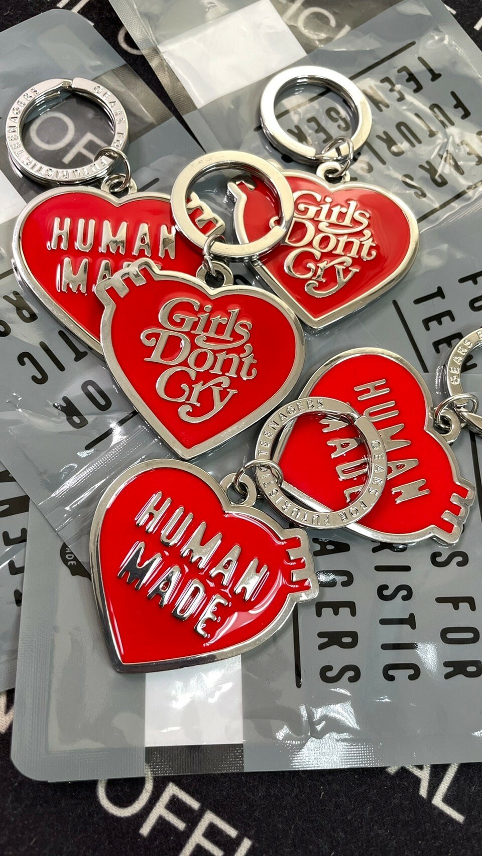 Girls Don't Cry GDC HEART KEYCHAIN - 小物