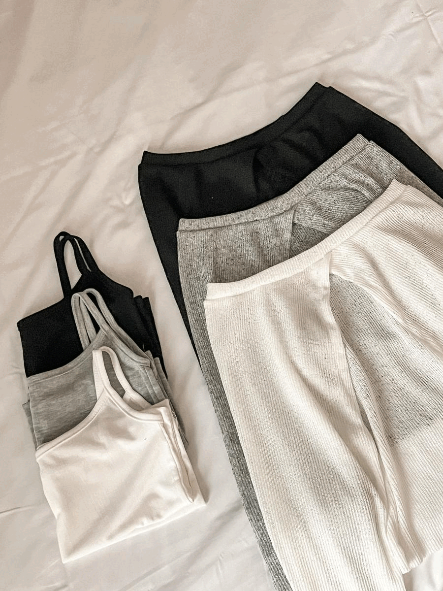 〈17/4～21/4 連線DAY 3〉小坑紋 V-cut Top Set