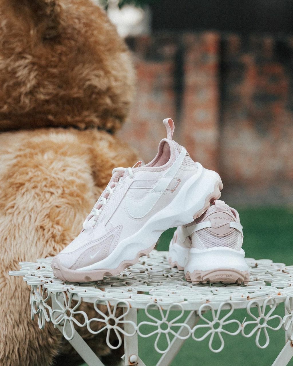 Nike TC 7900 - White/Pink