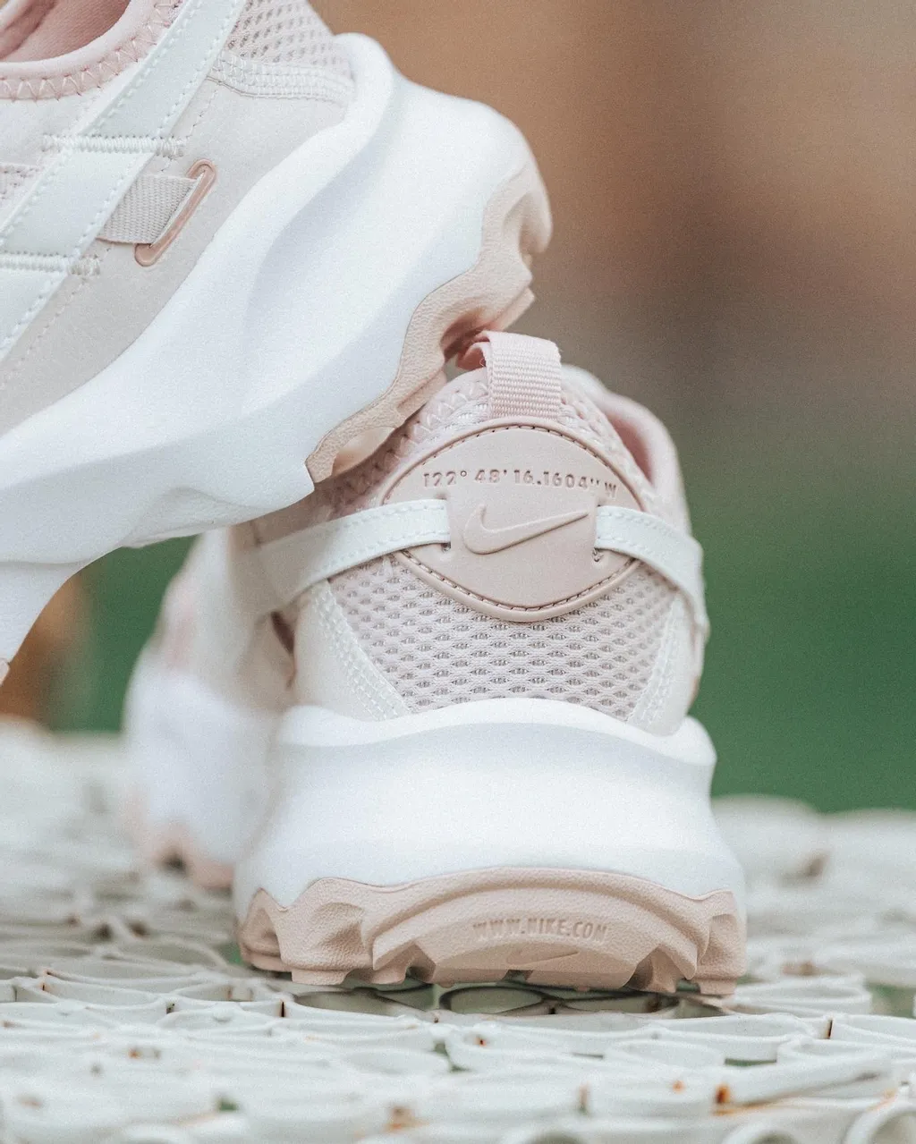 Nike TC 7900 - White/Pink