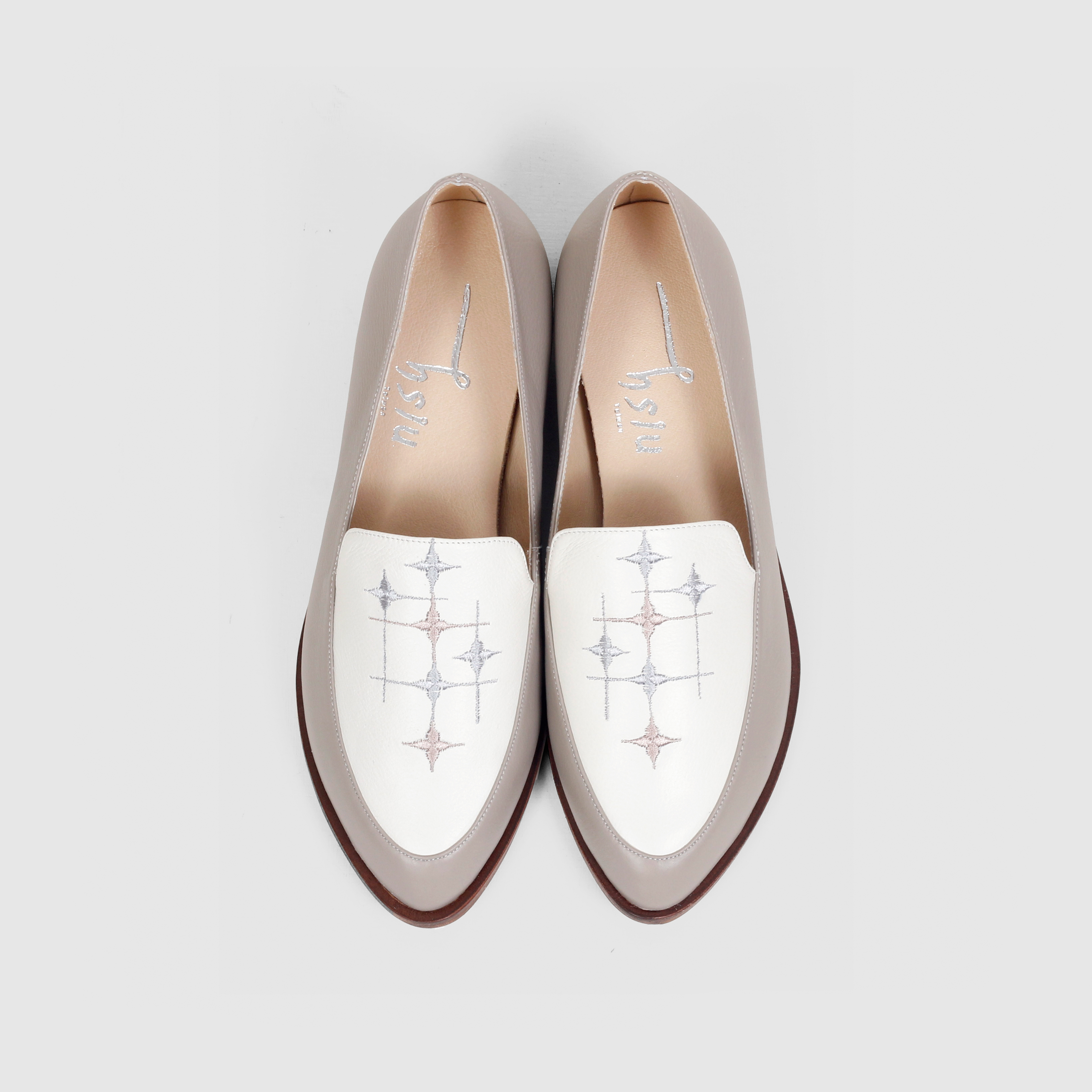 刺繡樂福鞋｜花窗邊(卡其白)