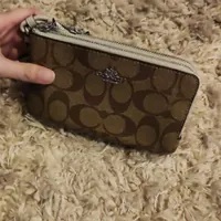 [S] COACH 87591 SIGNATURE PVC DOUBLE CORNER ZIP,SV/KHAKI/LIGHT SAGE, 195031805653 (SCO344)