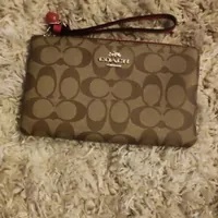 [S] COACH CH596 SIGNATURE LARGE CORNER ZIP,IM/KHAKI/ELECTRIC RED, 195031867514 (SCO360)