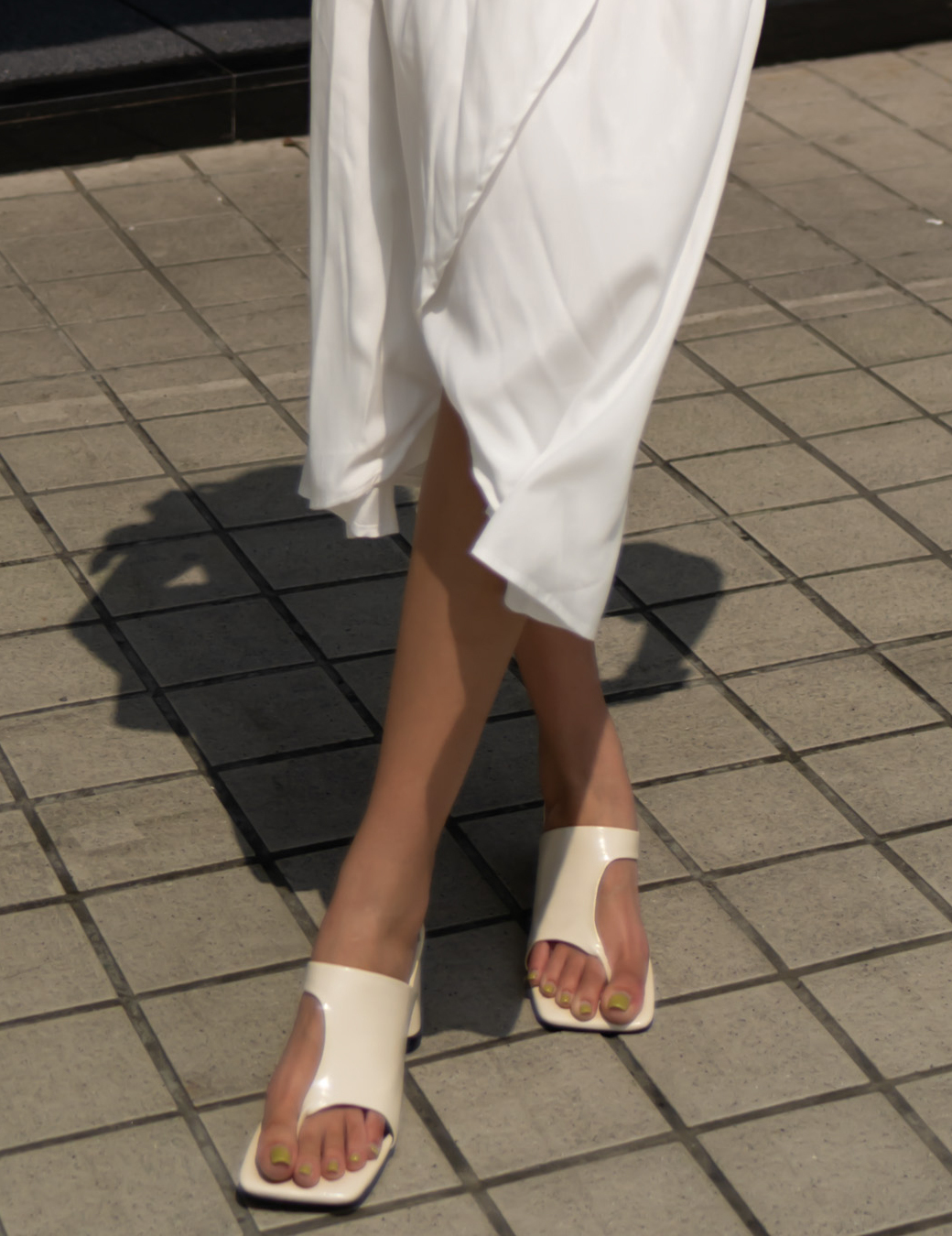 軟皮夾腳粗跟拖鞋