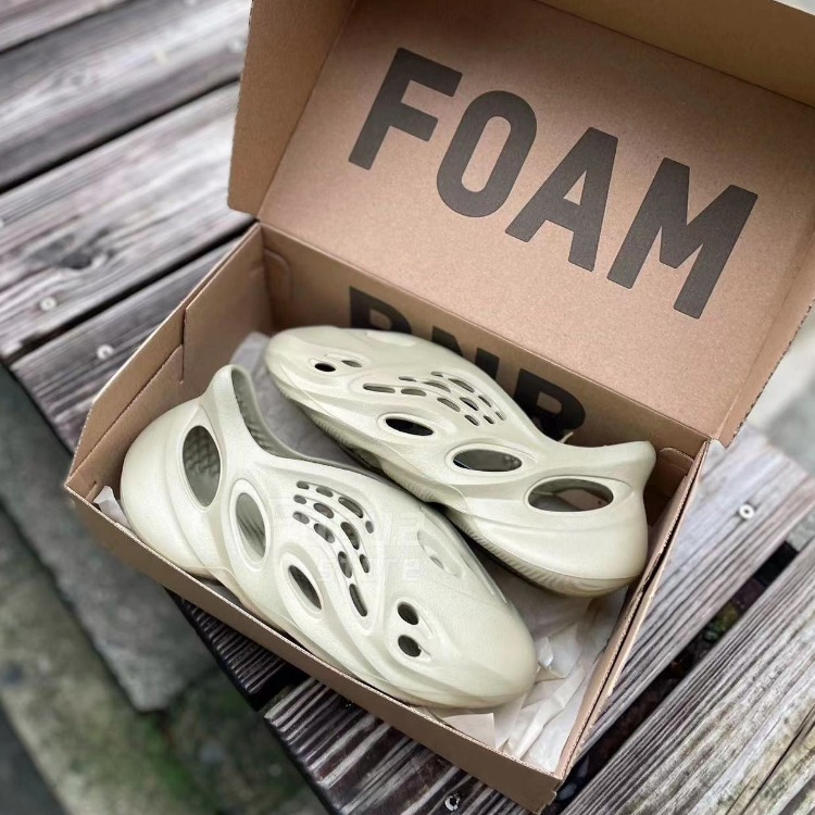 【Focus Store】現貨秒發 Adidas Originals Yeezy Foam Runner "Stone Salt" 石灰 GV6840