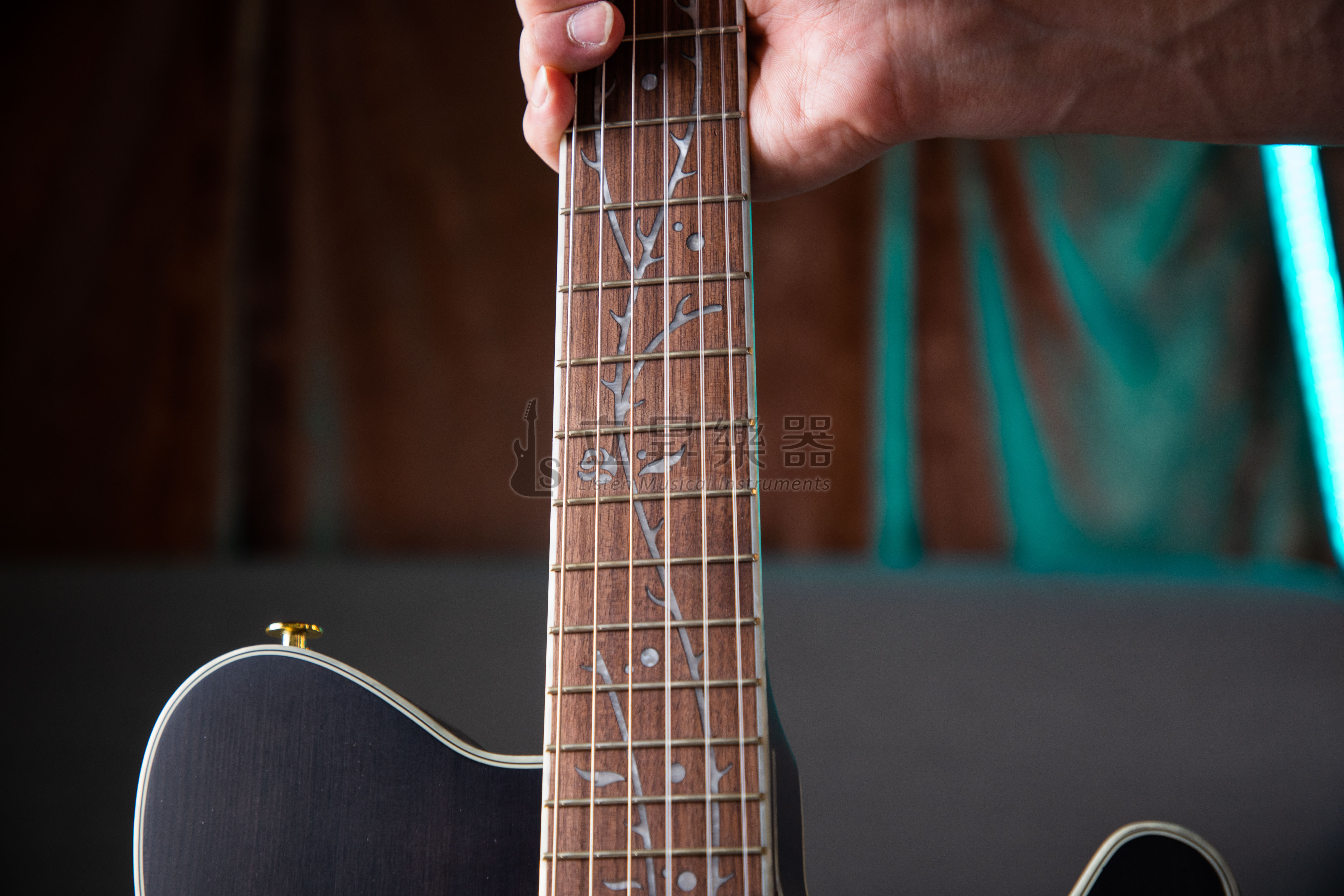 Ibanez 【預定商品】 古典吉他 Ibanez TOD10N-TKF 雲杉面單 沙比利側背版《Polyphia》Tim Henson 限量簽名款 (附琴袋) 第 4 張圖片｜三峽吉他 / Bass