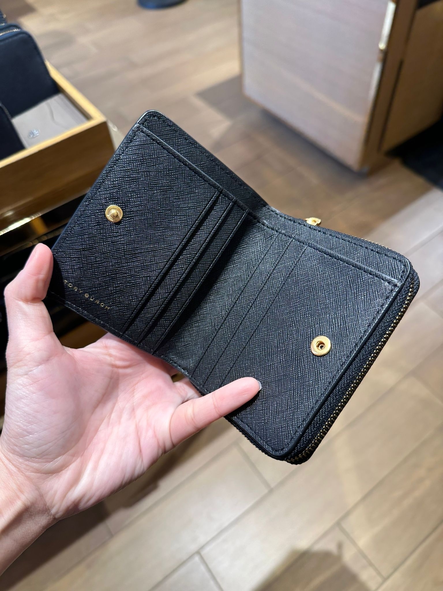 Tory Burch Eremson Zip Wallet