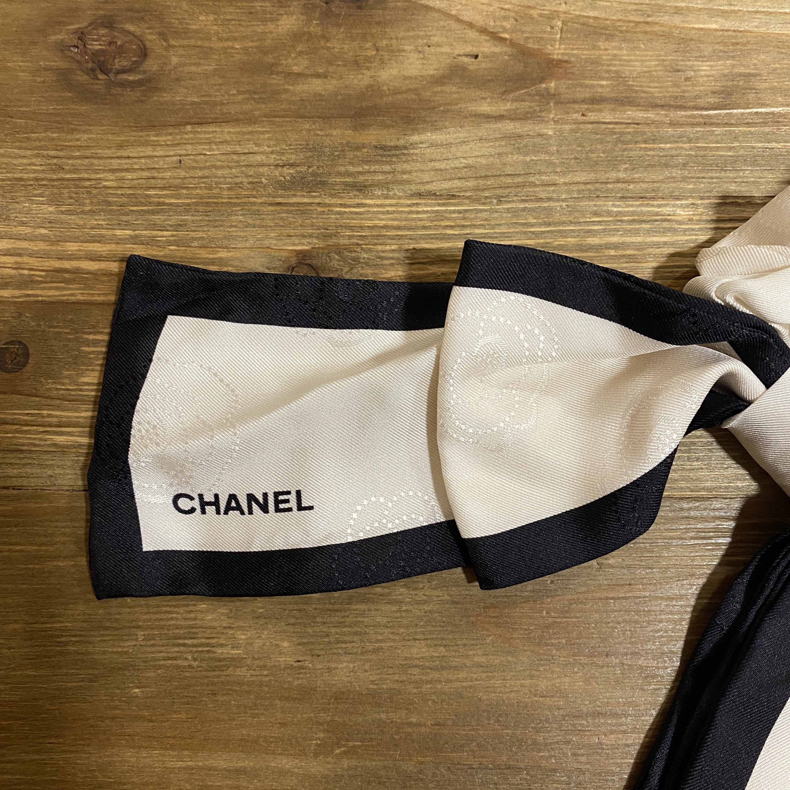 Pre-owned] Chanel head band white/ black